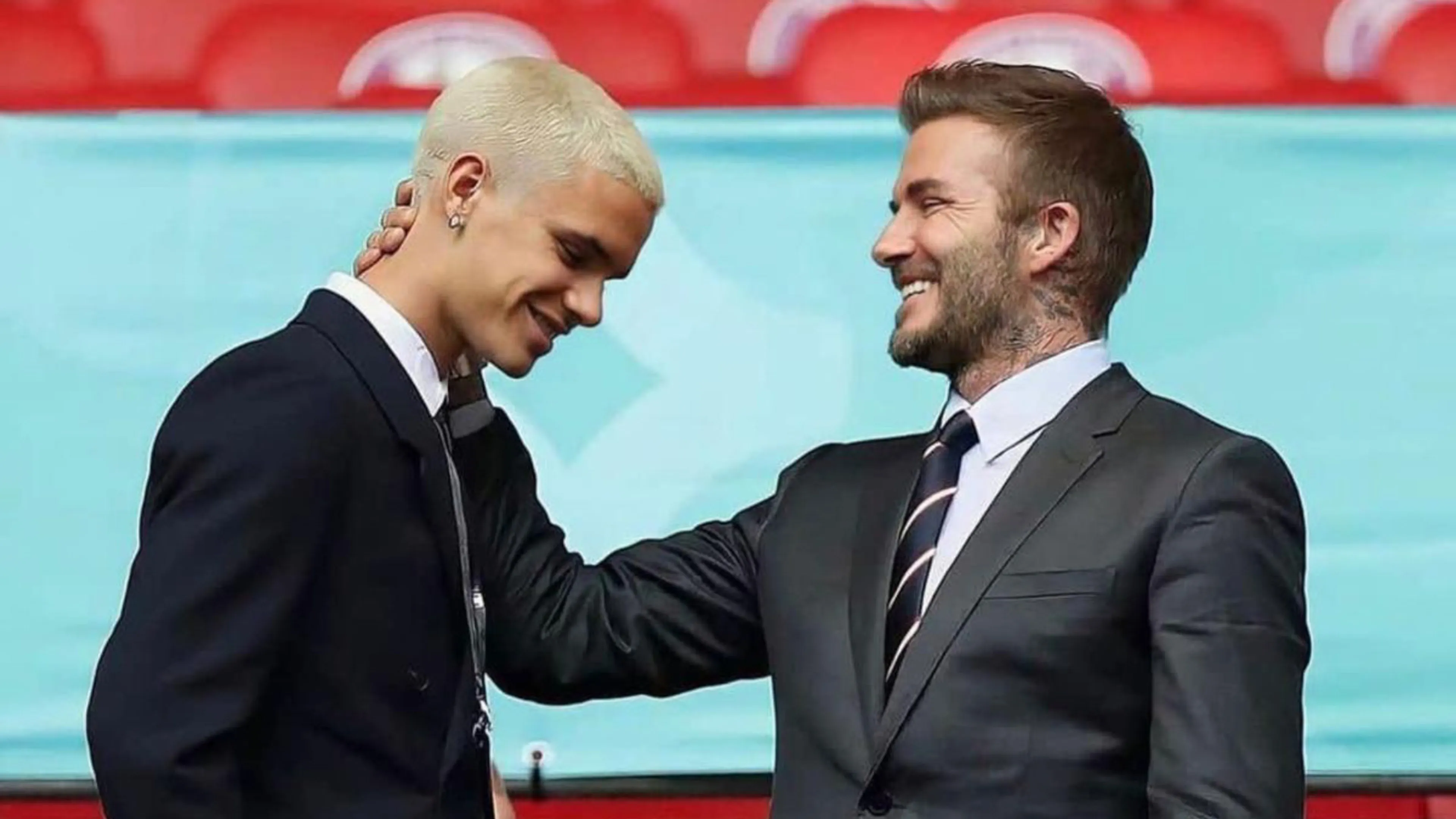 David Beckham scappa tra i cespugli il giorno dell’esordio di suo figlio Romeo