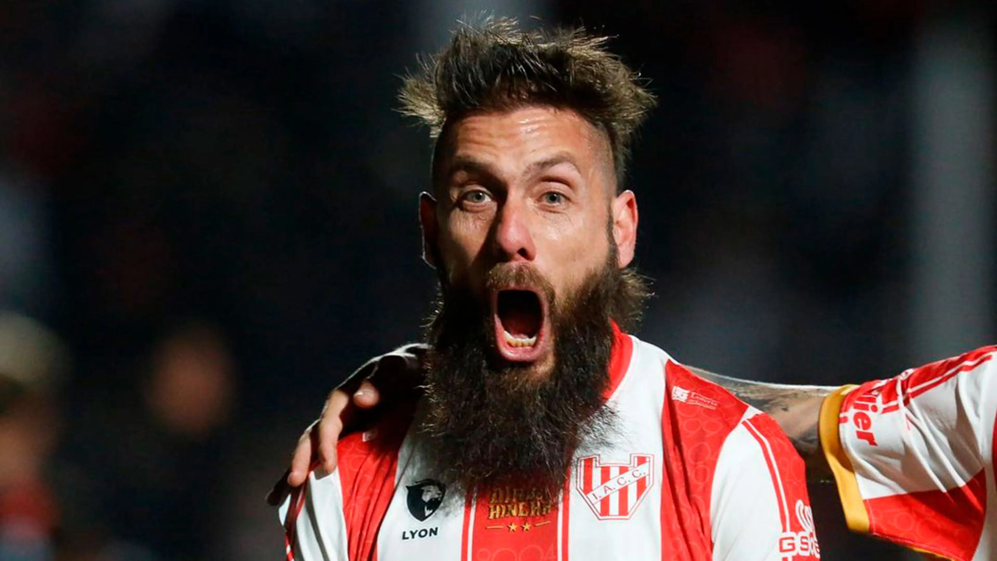 Deve sottoporsi a intervento per appendicite, ma c’è la semifinale: giocatore scappa dall’ospedale 