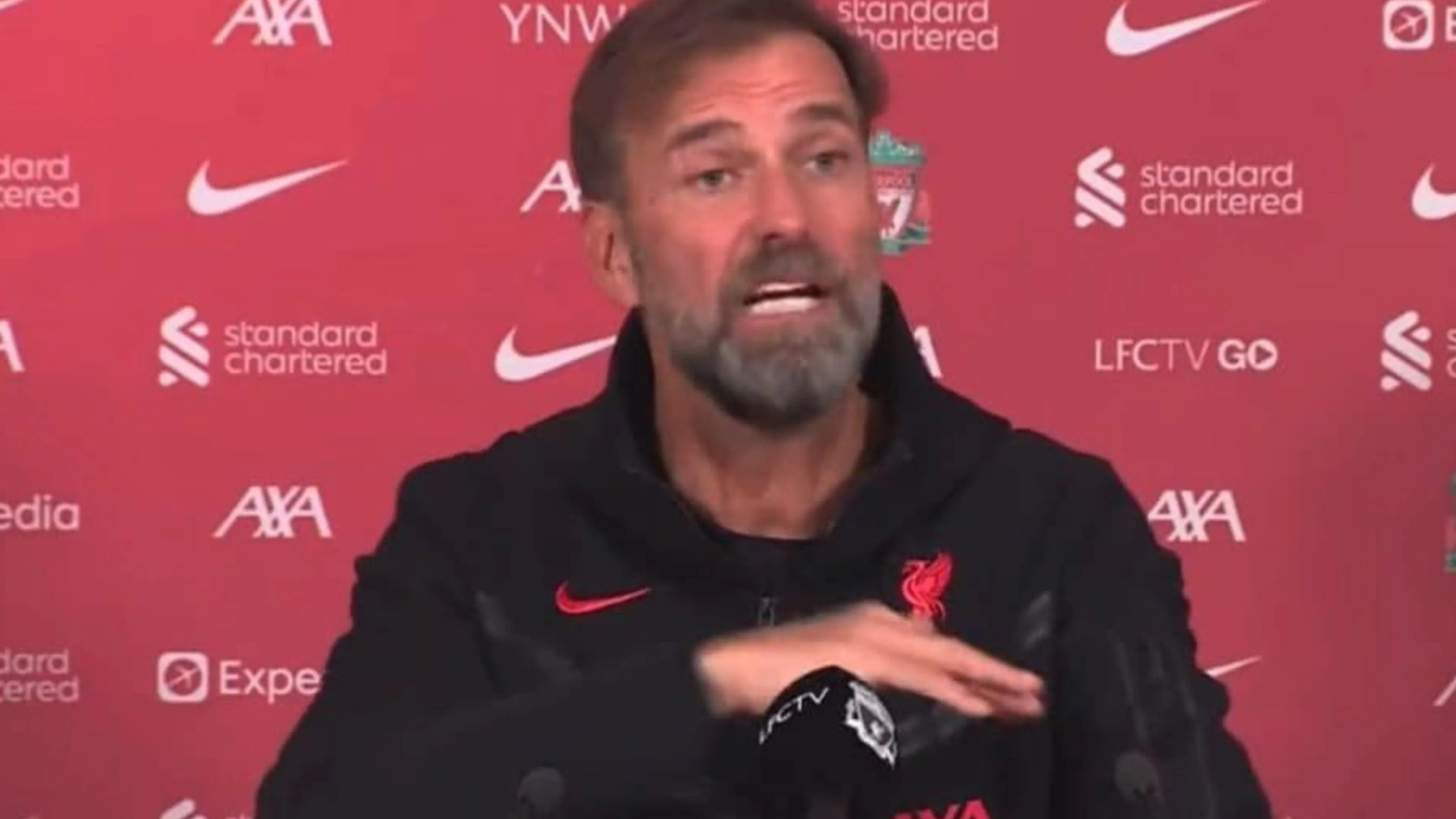 Klopp: “È questo che pensi di me?” La reazione stizzita del tecnico alla domanda di un giornalista