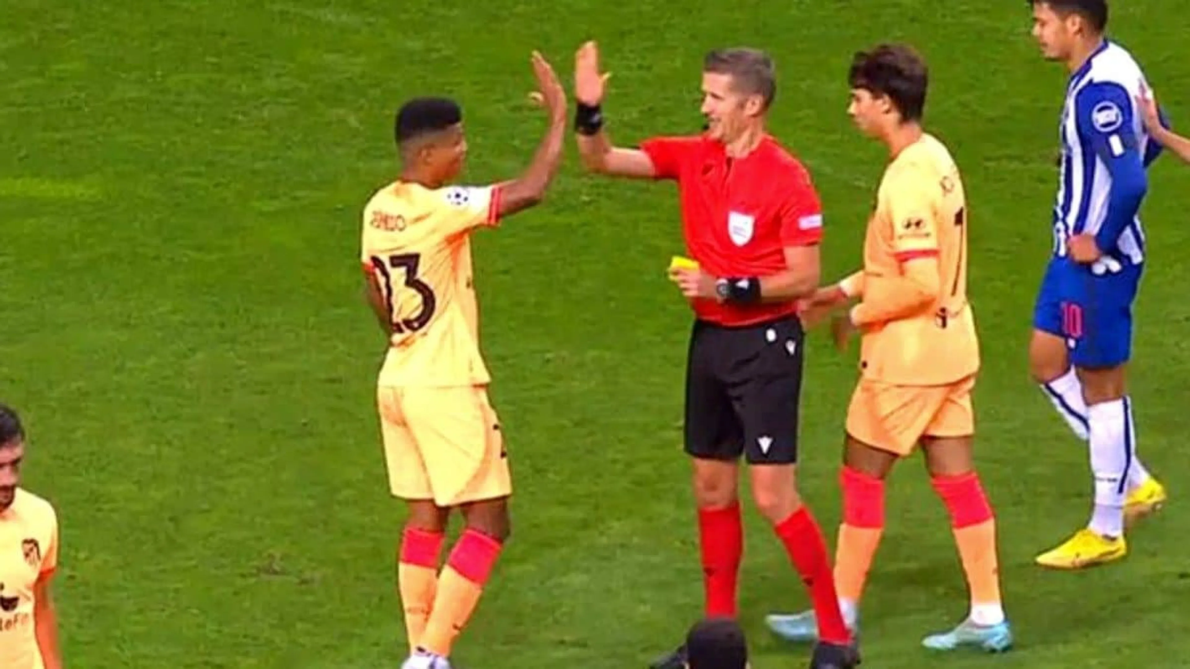 Porto-Atetico, Orsato dà il cinque a Reinildo e il video diventa virale: cos’è successo