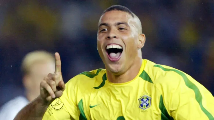 /images/r/o/n/ronaldo-capelli-2002.jpg
