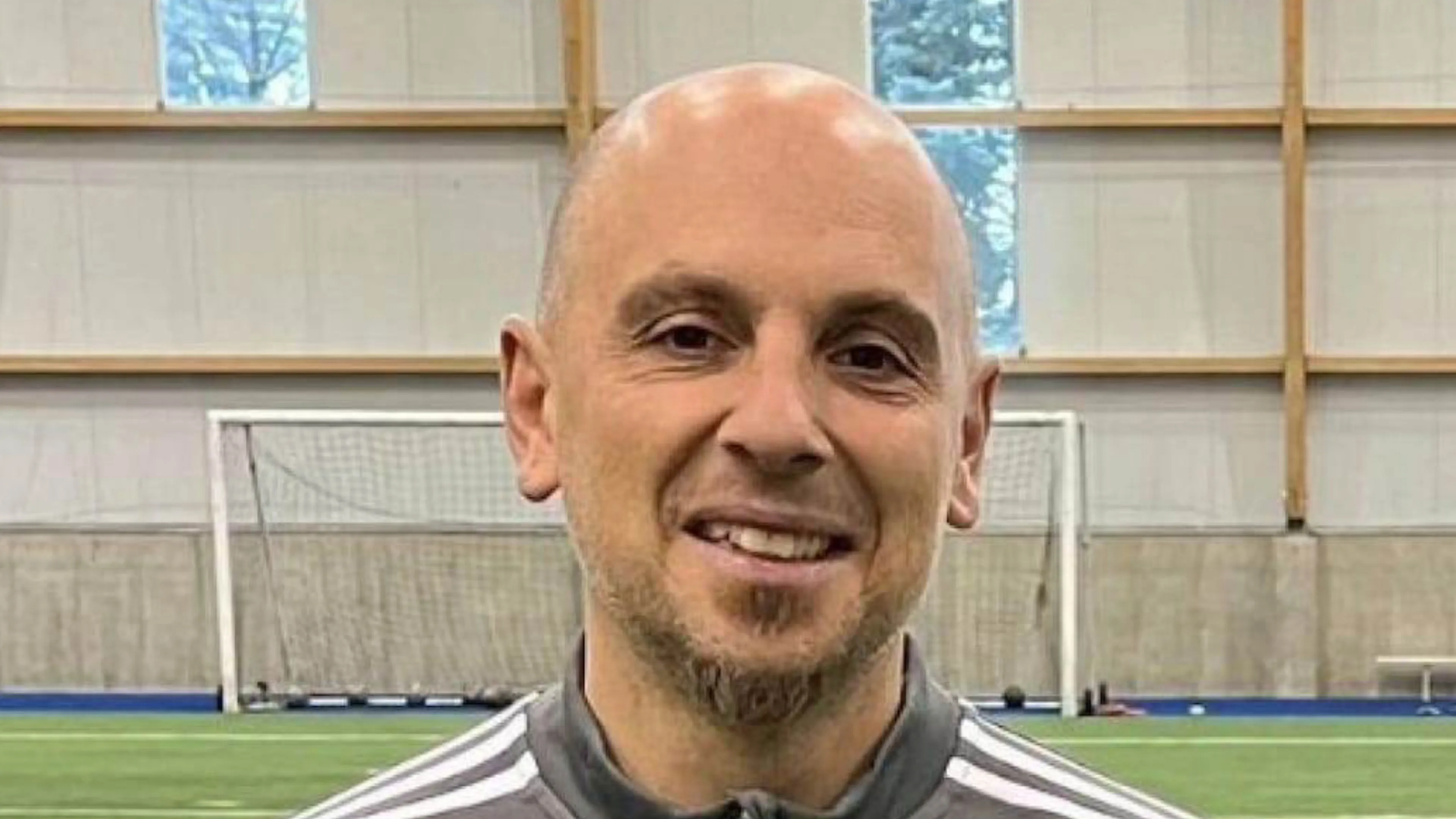 Allenatore assunto e licenziato in 15 ore: è successo in Canada a causa di un post sui social