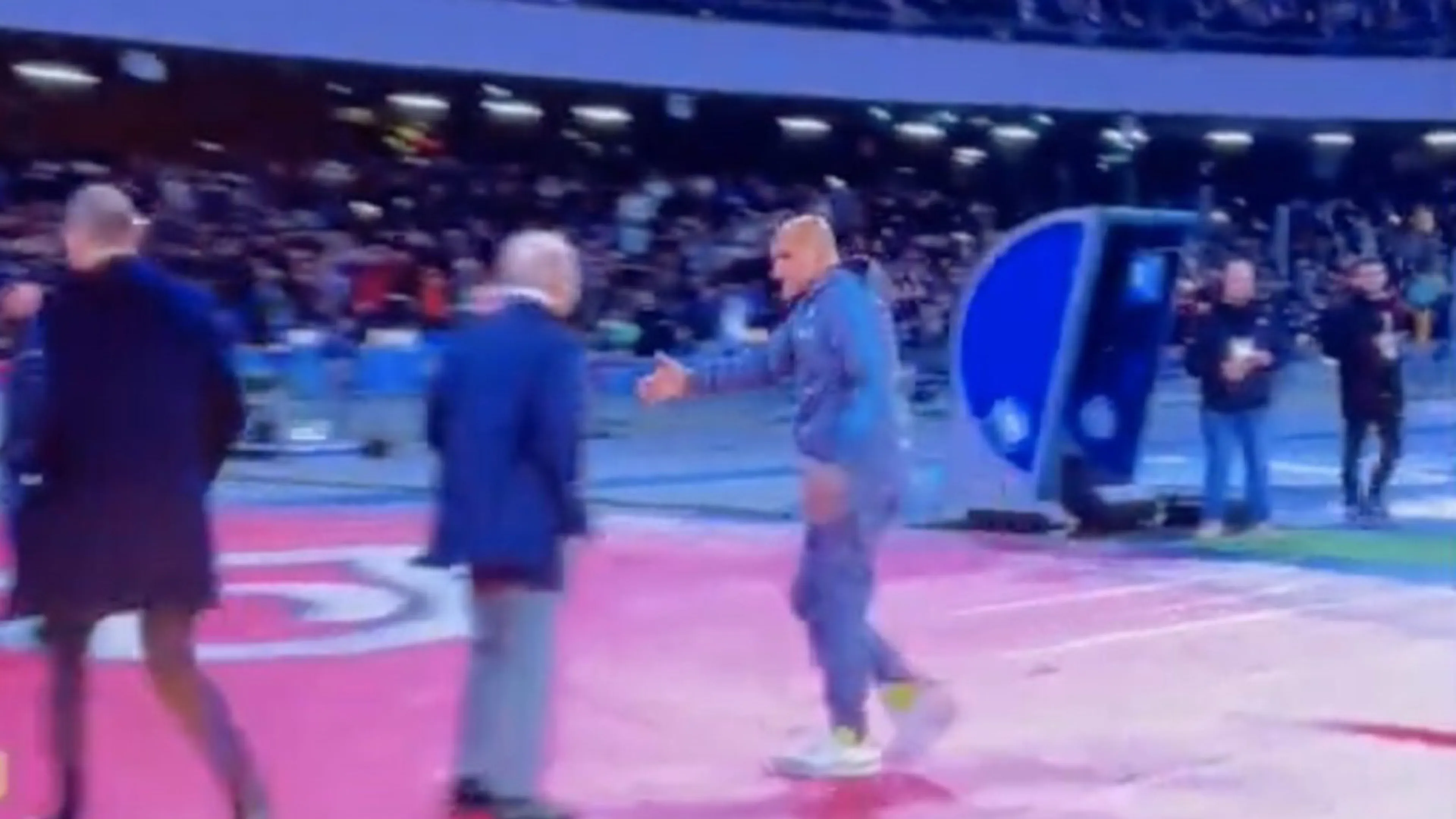 Allegri va verso il tunnel, Spalletti lo insegue per stringergli la mano (VIDEO)