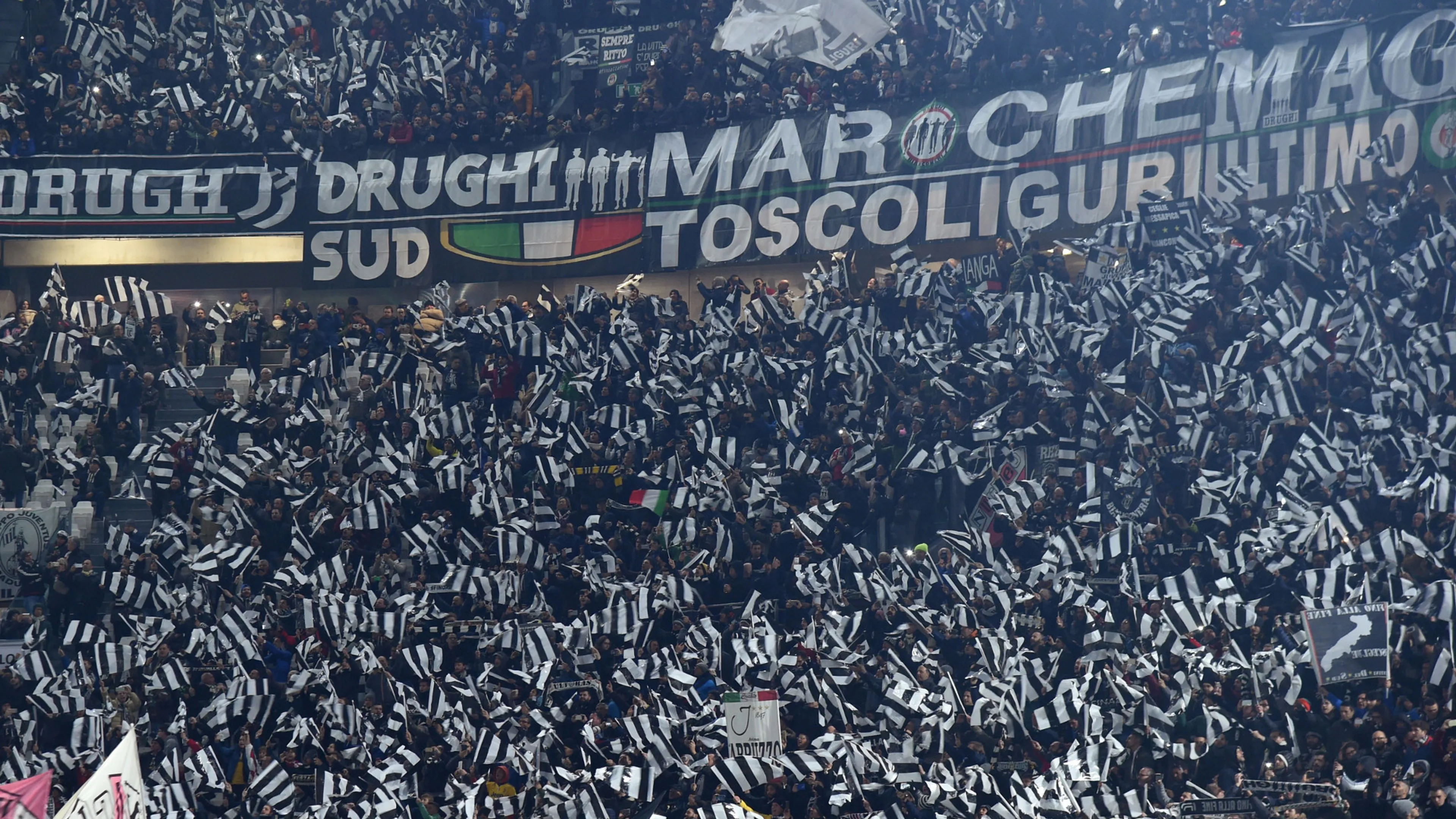 Il durissimo comunicato degli Ultras della Juve: “Paghiamo per questi luridi dirigenti”
