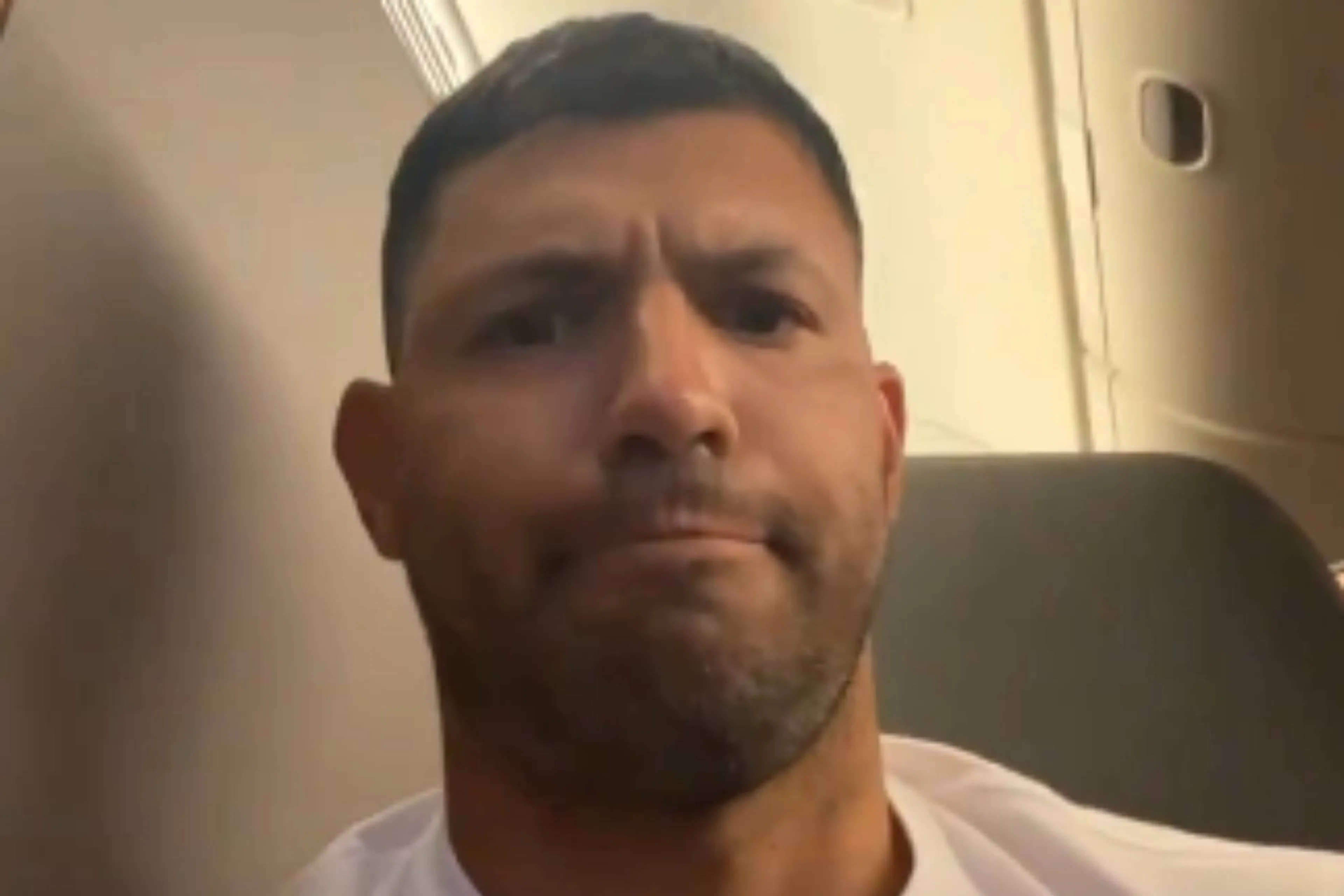 Il “terribile” viaggio di Aguero verso il Qatar (VIDEO)