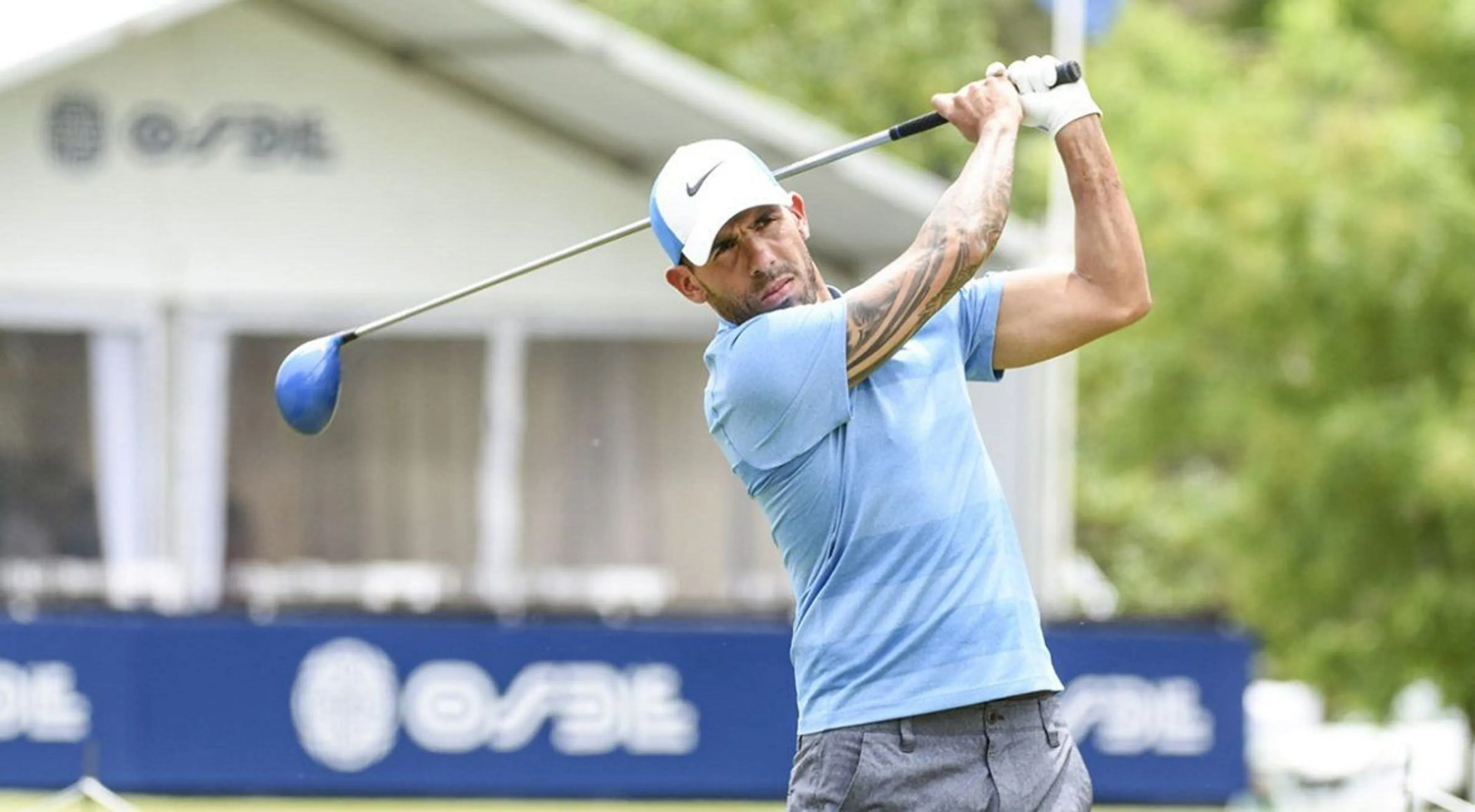 Copertina di Tevez vuole giocare a golf, ma viene fermato dalla polizia