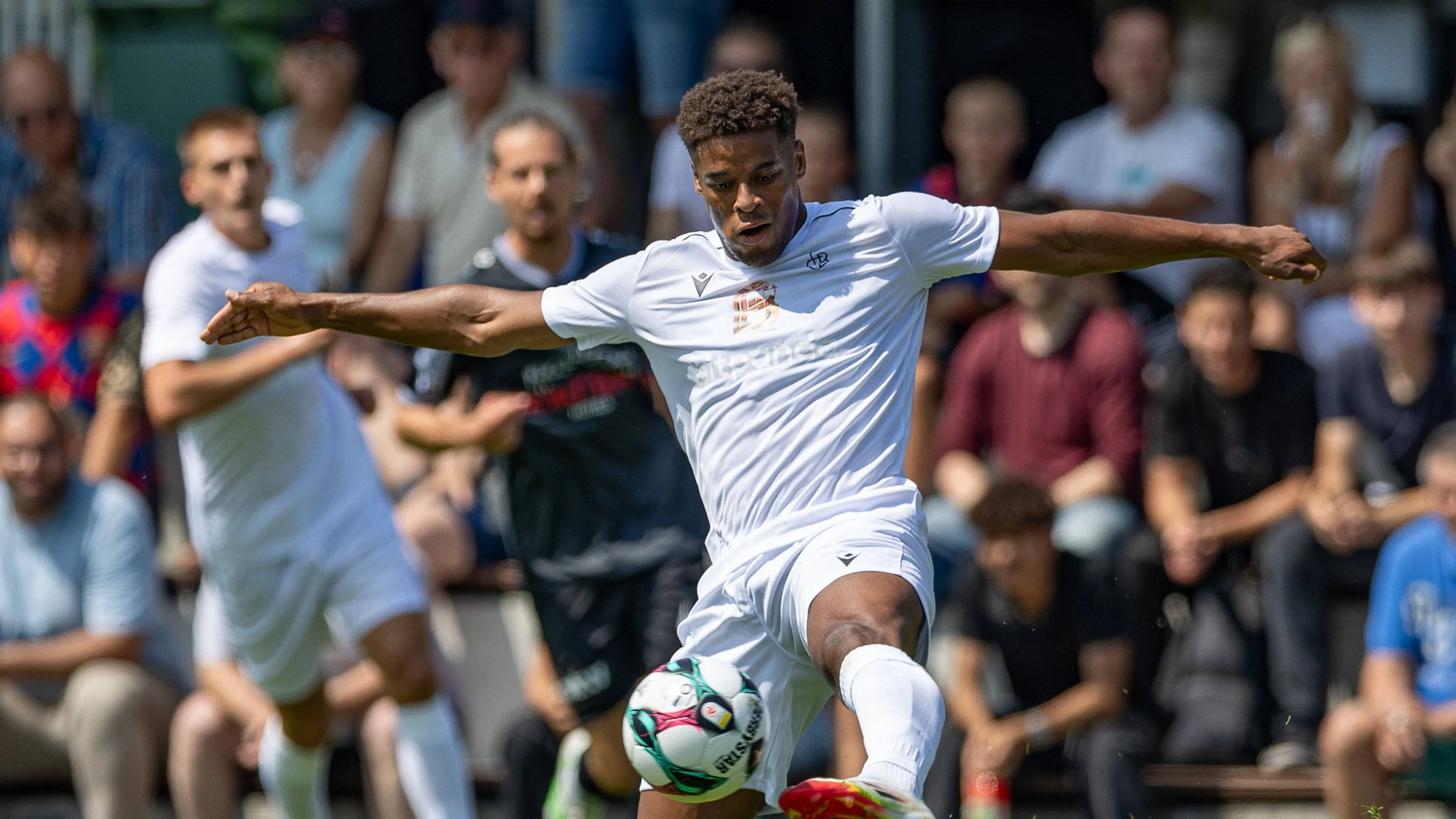 Kevin Carlos seguito dal Lecce