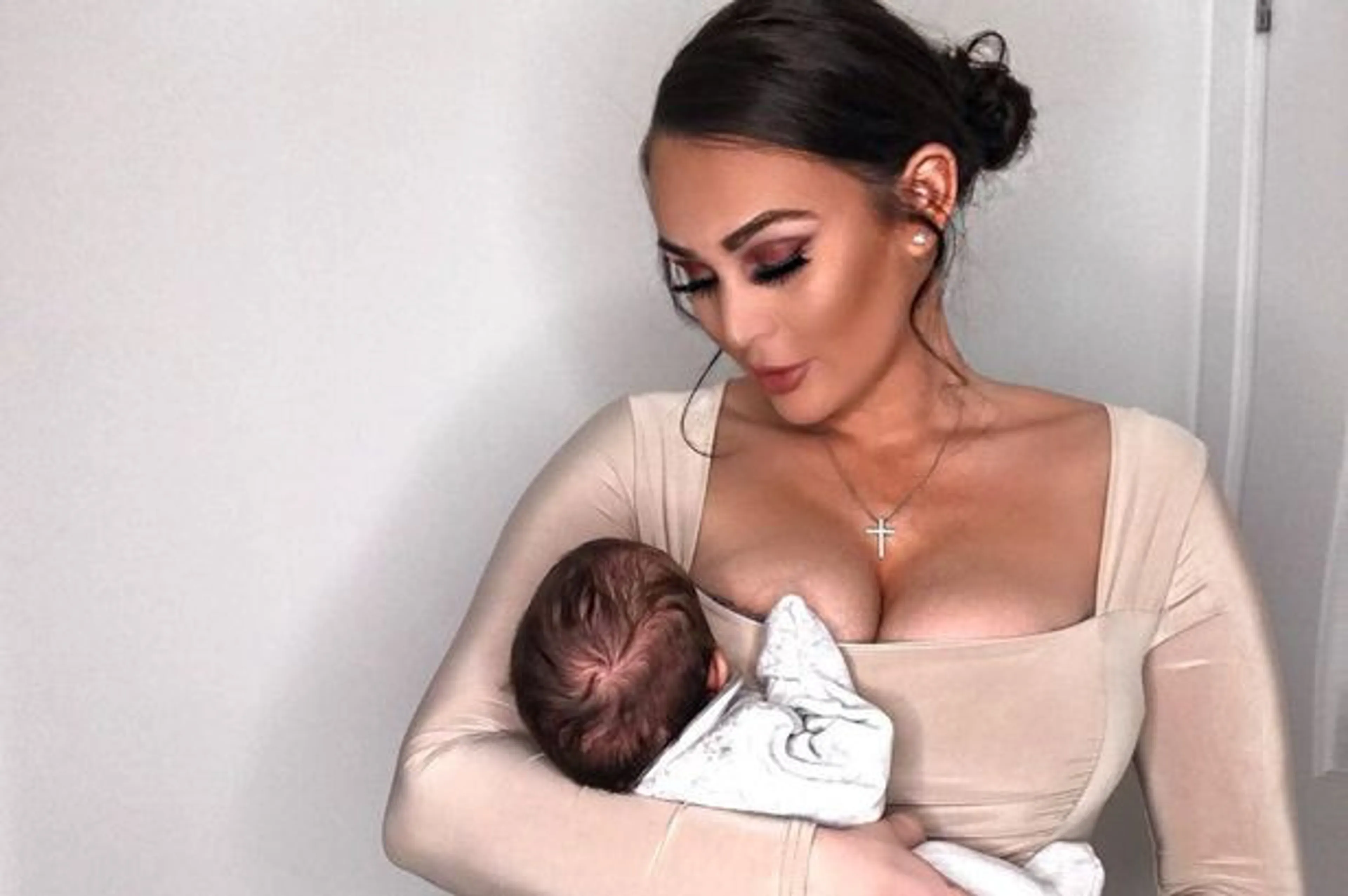Copertina di Star della Premier diventa papà, la madre non è la moglie ma..la escort