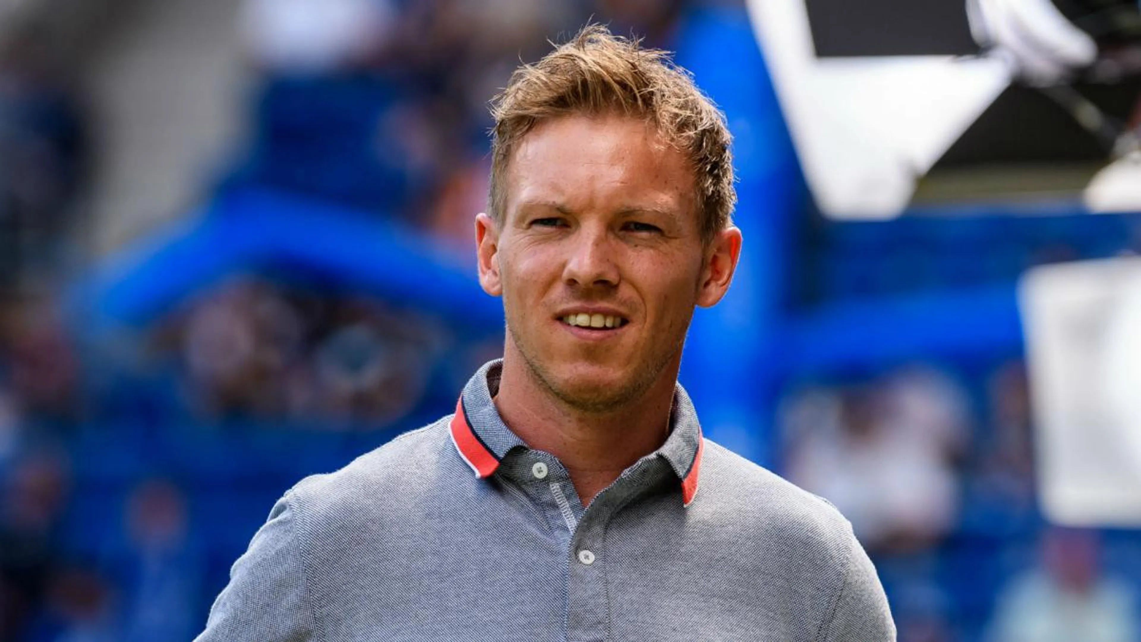 Copertina di Nagelsmann: “Di notte mi sveglio urlando indicazioni tattiche a mia moglie”