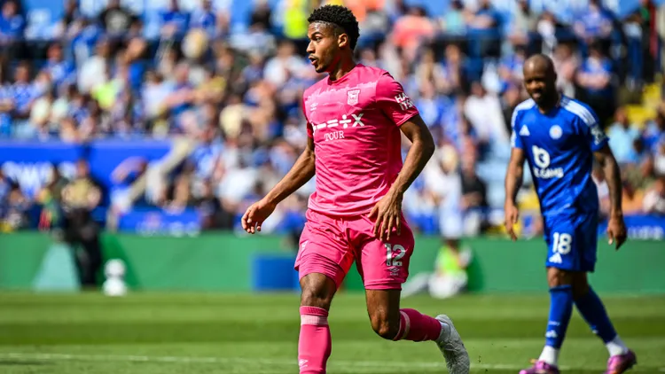 /images/1/8/t/18th-may-2025-king-power-stadium-leicester-england-premier-league-football-leicester-city-versus-ipswich-town-jens-cajuste-of-ipswich-on-the-ball-actionplus12790004-godfreyxpittjpg_1754145703723.jpg