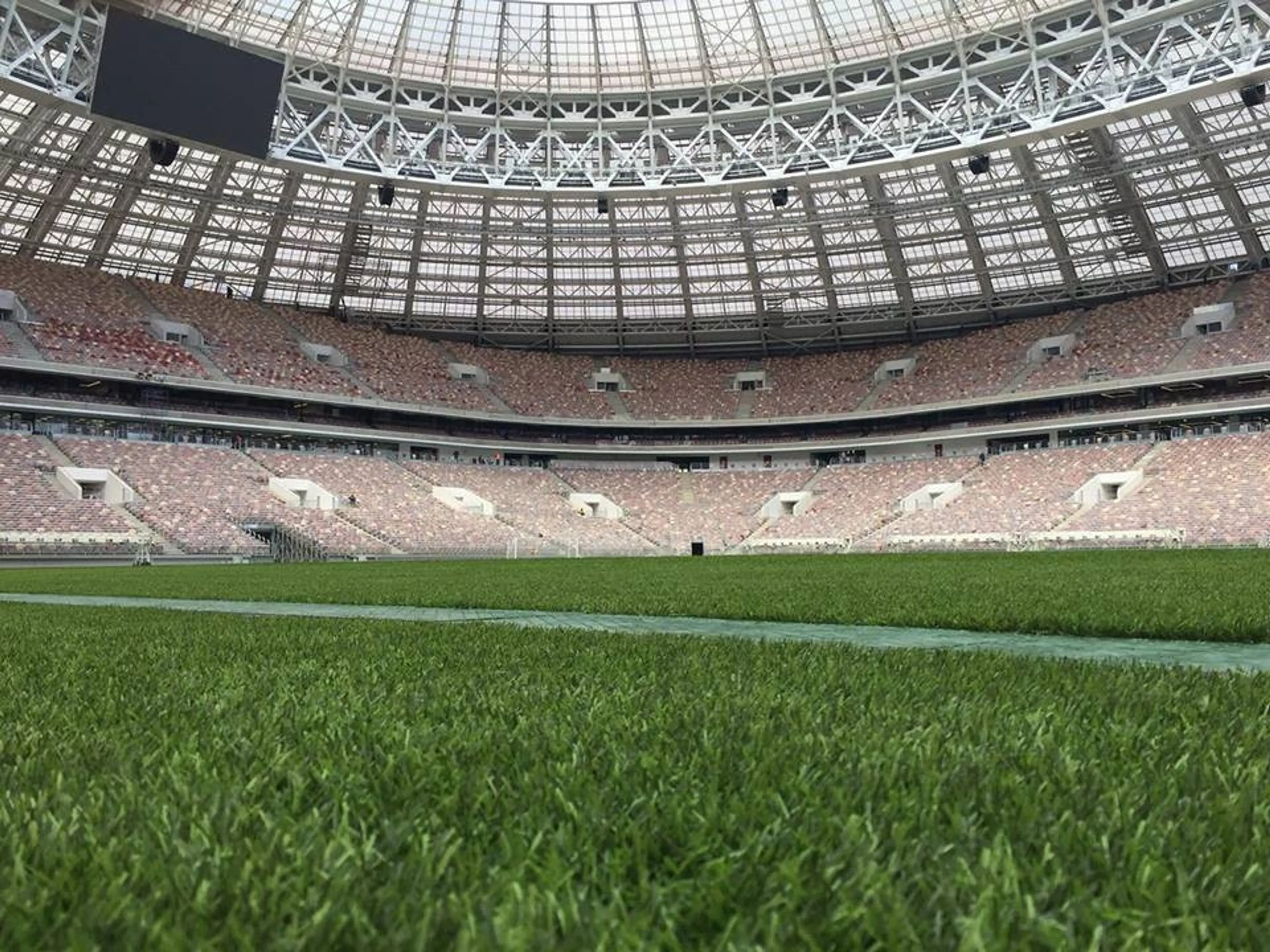 Copertina di Diario dalla Russia: stadi nuovi e belle ragazze, ora manchiamo noi