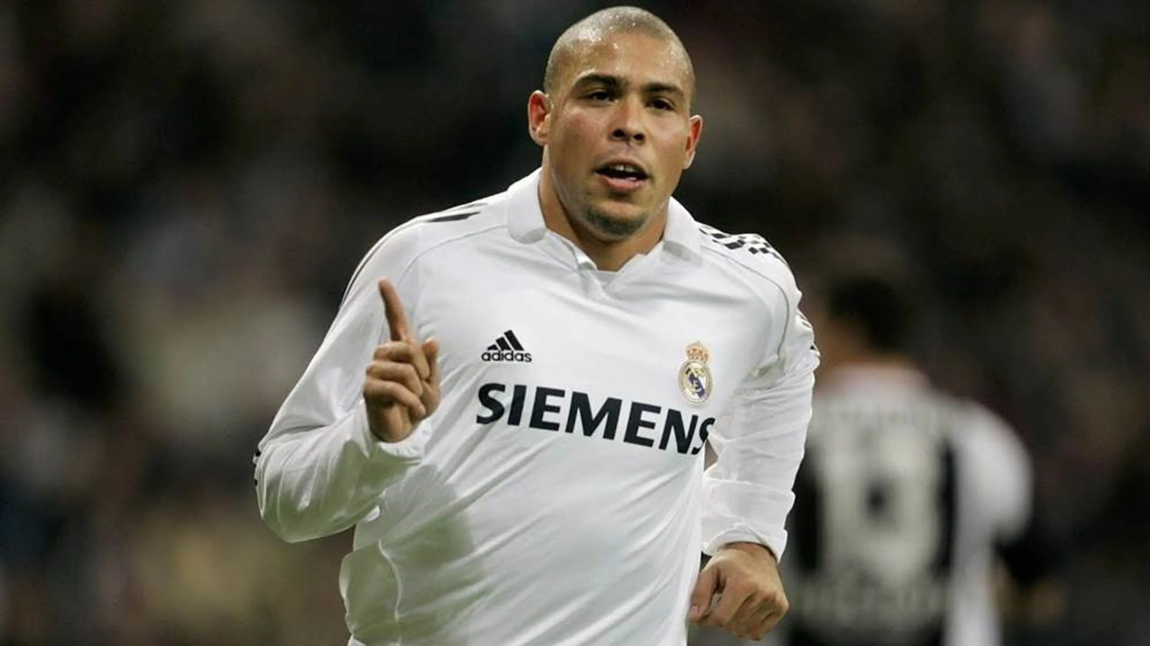 Copertina di Ronaldo, Real assumeva sicurezza per impedirgli di far feste ma…