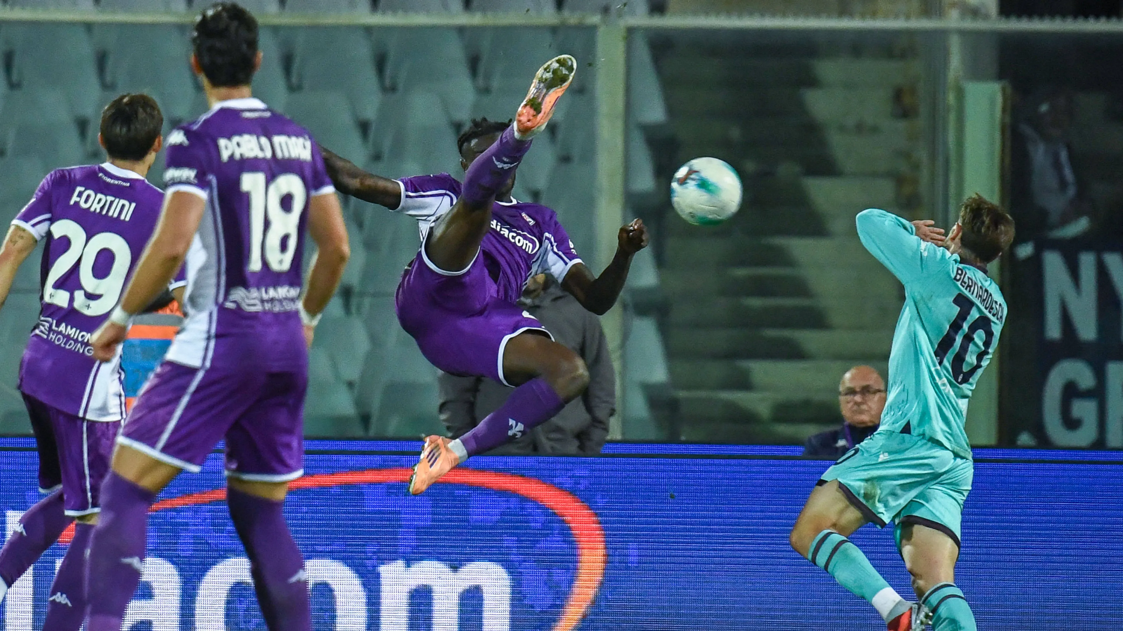 Duro attacco di Cremonini alla Fiorentina: il cantante parla di rapina!
