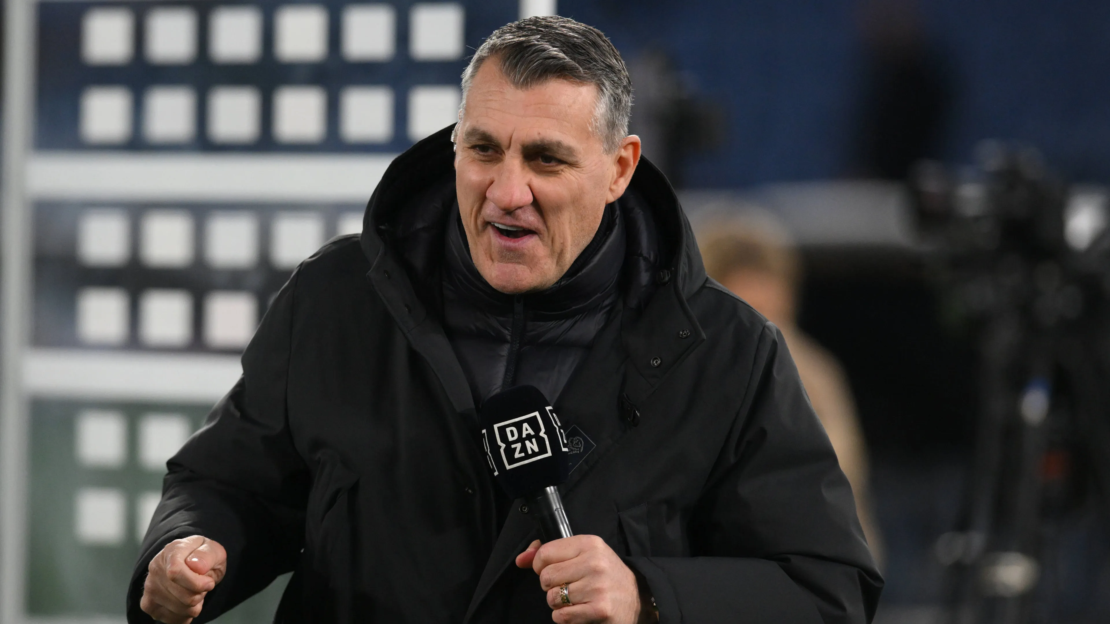 Vieri sbeffeggia Sarri in diretta su DAZN. I tifosi della Lazio furiosi con l'ex bomber (VIDEO)