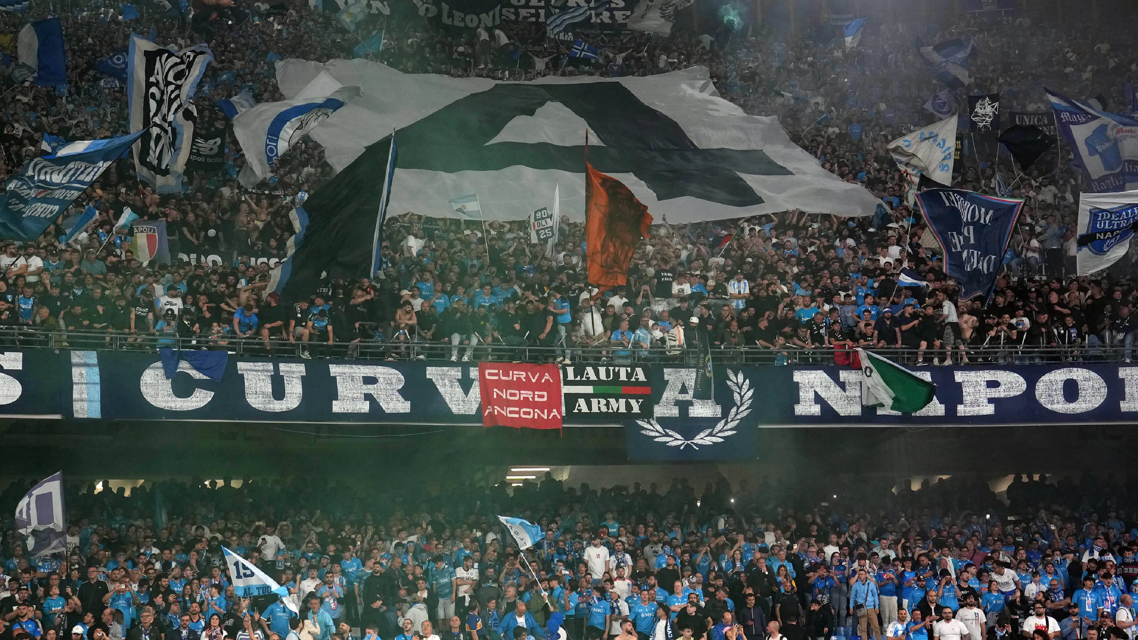 Tifosi del Napoli contro Spalletti