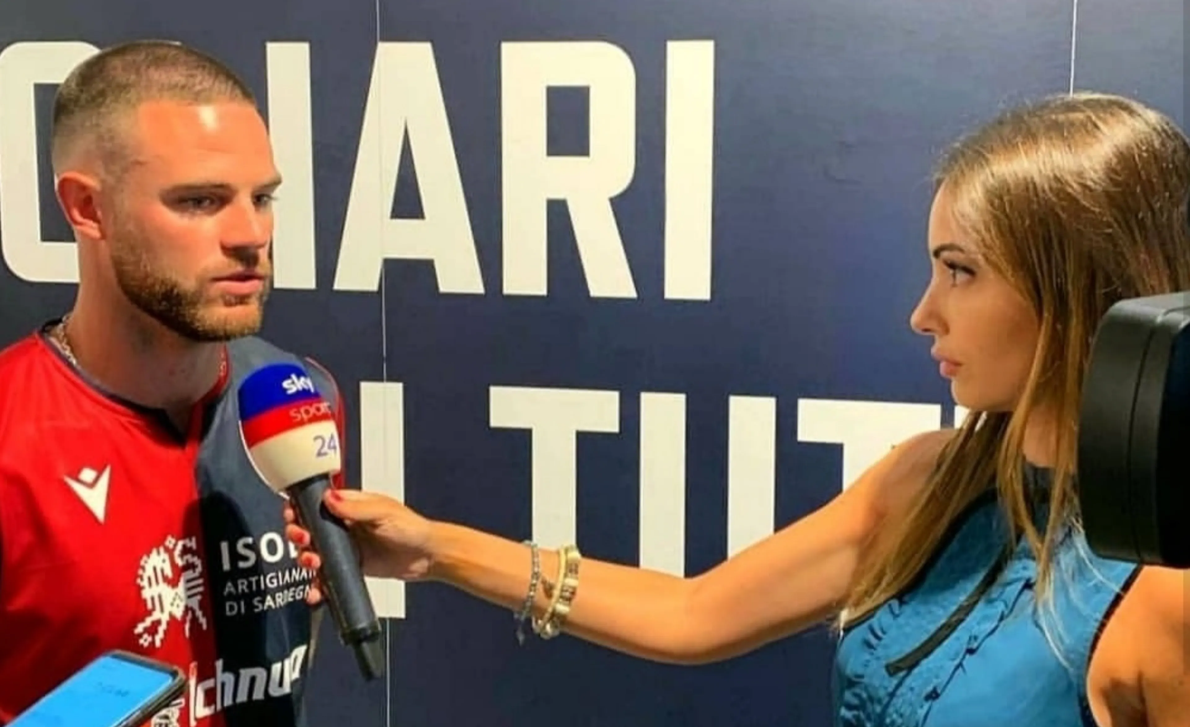 Copertina di Causa tra Cagliari e agente. Nandez se ne va?