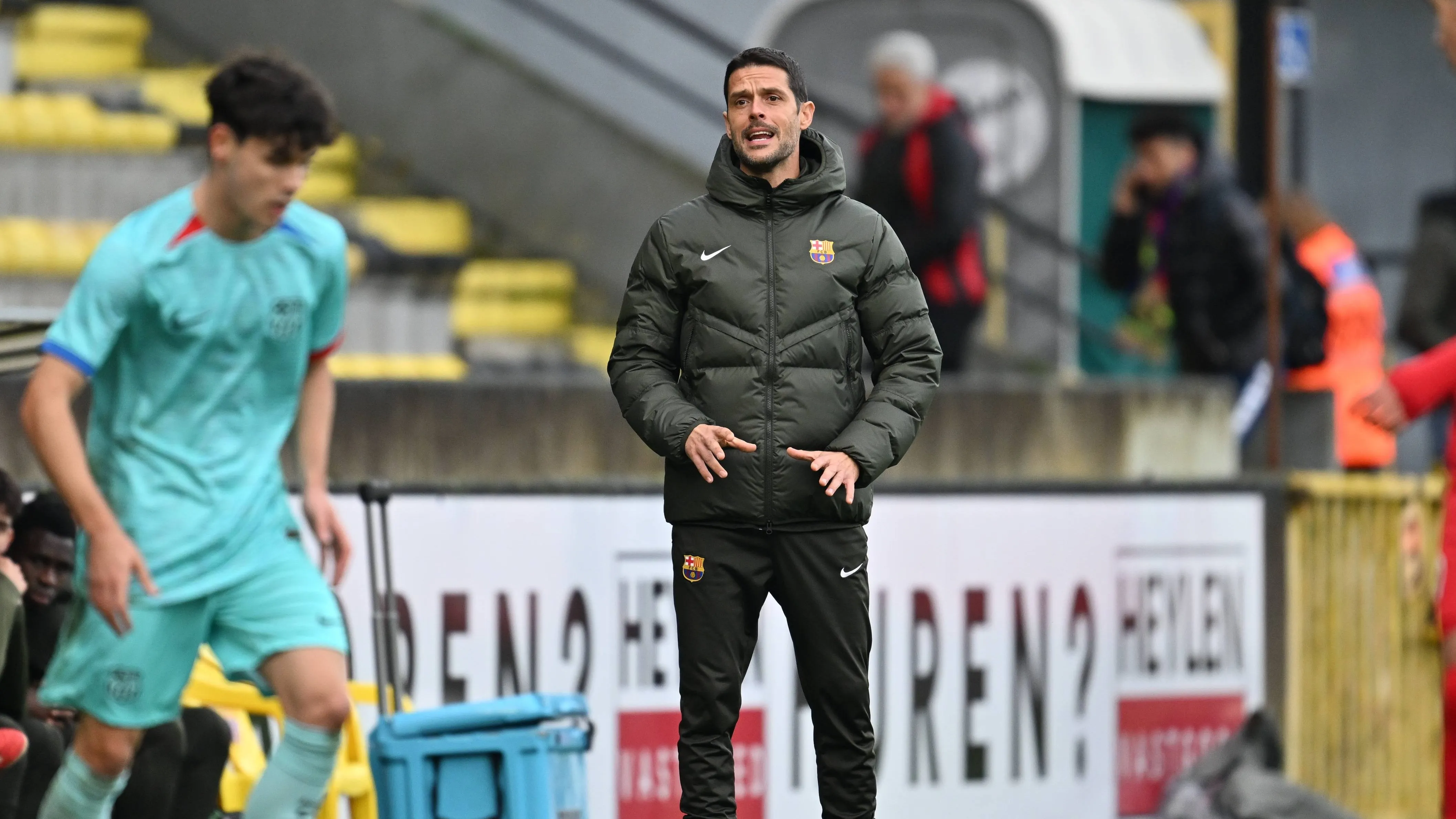 Oscar Lopez mentre allena il Barcellona under 19