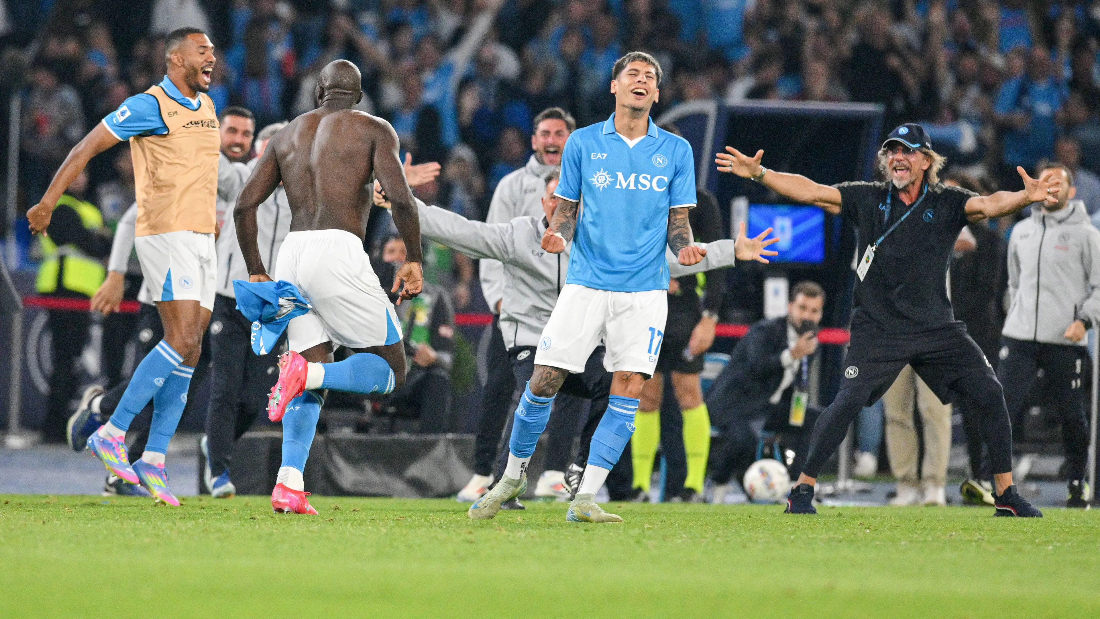 Copertina di 23rd May 2025 Stadio Diego Armando Maradona Naples Italy Serie A Football Napoli versus Cagliari Romelu Lukaku of SSC Napoli celebrates after scoring his goal in the 51str minute for 2 0 ActionPlus12792178 AllShotLive