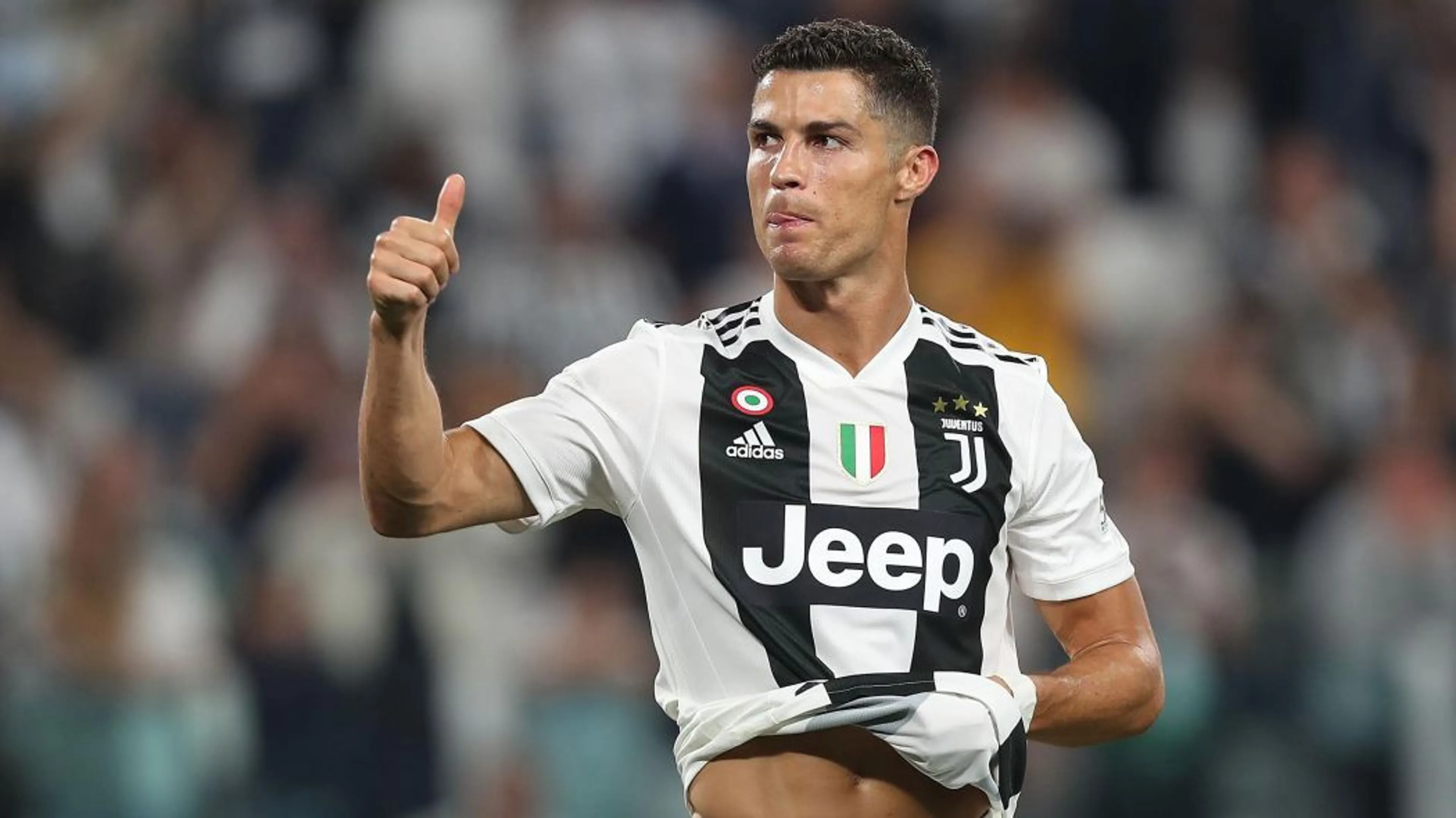 Copertina di Cristiano Ronaldo, mancia generosa allo staff del resort: 20 mila euro