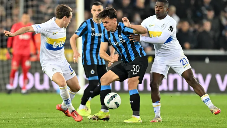 /images/2/5/0/250424-club-brugge-vs-royal-union-saint-gilloise-kamiel-van-de-perre-6-of-union-ardon-jashari-30-of-club-brugge-and-noah-sadiki-27-of-union-fighting-for-the-ball-during-the-jupiler-pro-league-season-2024-2025-matchday-35-between-club-brugge-kv-and-royal-union-saint-gilloise-on-april-24-2025-in-brugge-belgium-photo-by-david-catry-isosport-brugge-belgium-copyright-xdavidxcatryx-20250424dc23451jpg_1752154129878.jpg