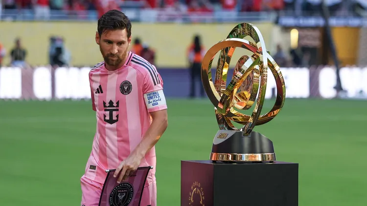 /images/2/5/0/250616-beijing-june-16-2025-lionel-messi-of-inter-miami-cf-walks-past-the-trophy-before-the-opening-match-between-inter-miami-cf-of-the-united-states-and-al-ahly-of-egypt-at-the-fifa-club-world-cup-2025-in-miami-the-united-states-june-14-2025-xinhua-photos-of-the-day-lixming-jpg_1750183063163.jpg