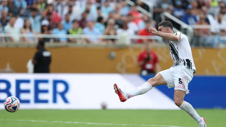 /images/2/5/0/250627-orlando-june-27-2025-dusan-vlahovic-of-juventus-fc-shoots-to-score-during-the-group-g-match-between-italy-s-juventus-fc-and-england-s-manchester-city-at-the-fifa-club-world-cup-2025-at-the-camping-world-stadium-orlando-the-united-states-june-26-2025-spus-orlando-football-fifa-club-world-cup-group-g-juventus-fc-vs-manchester-city-lixming-jpg_1751057561243.jpg