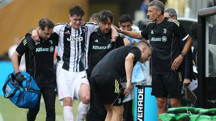 /images/2/5/0/250627-orlando-june-27-2025-nicolo-savona-2nd-l-of-juventus-fc-is-helped-off-the-pitch-after-getting-injured-during-the-group-g-match-between-italy-s-juventus-fc-and-england-s-manchester-city-at-the-fifa-club-world-cup-2025-at-the-camping-world-stadium-orlando-the-united-states-june-26-2025-spus-orlando-football-fifa-club-world-cup-group-g-juventus-fc-vs-manchester-city-lixming-jpg_1751058616828.jpg