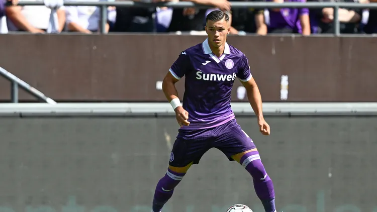 /images/2/5/0/250810-rsc-anderlecht-vs-sv-zulte-waregem-jan-carlo-simic-4-of-anderlecht-pictured-during-the-jupiler-pro-league-season-2025-2026-matchday-3-game-between-royal-sporting-club-anderlecht-and-sv-zulte-waregem-on-august-10-2025-in-anderlecht-belgium-photo-by-david-catry-isosport-anderlecht-belgium-copyright-xdavidxcatryx-20250810dsc9343jpg_1756752405439.jpg