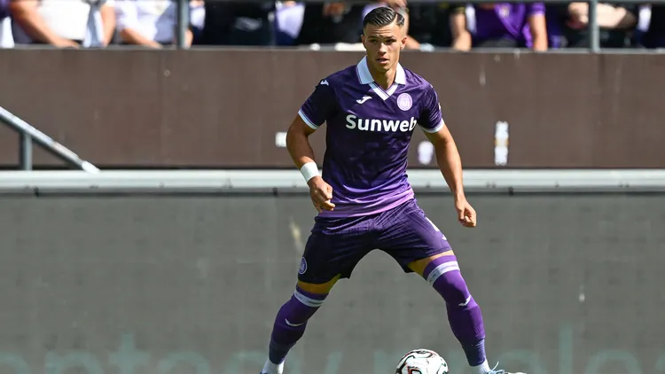 /images/2/5/0/250810-rsc-anderlecht-vs-sv-zulte-waregem-jan-carlo-simic-4-of-anderlecht-pictured-during-the-jupiler-pro-league-season-2025-2026-matchday-3-game-between-royal-sporting-club-anderlecht-and-sv-zulte-waregem-on-august-10-2025-in-anderlecht-belgium-photo-by-david-catry-isosport-anderlecht-belgium-copyright-xdavidxcatryx-20250810dsc9343jpg_1757335326036.jpg