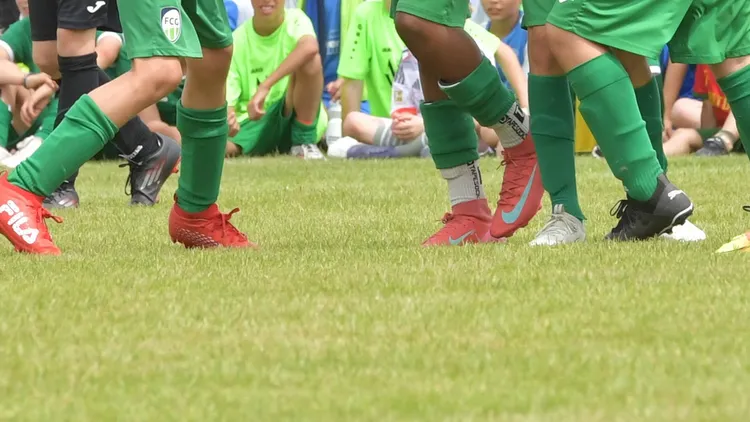 /images/2/7/0/2706-bis-29062025-jugend-fussball-saison-2024-2025-sportzentum-langenberg-langenberg-38-strenge-cup-dreitgiges-fuball-turnier-fr-e-junioren-e-1-und-e-2-gemischt-10-12-jahre-finale-fc-gtersloh-sc-verl-1-0-tor-jubel-der-spielern-des-fc-gtersloh-grne-trikots-aktion-einzelbild-quer-mimik-gestik-jubel-jubeln-freude-freuen-27-06-to-29-06-2025-youth-football-season-2024-2025-sportzentum-langenberg-langenberg-38-strenge-cup-three-day-soccer-tournament-for-e-juniors-e-1-and-e-2-mixed-10-12-years-final-fc-gtersloh-sc-verl-1-0-goal-cheering-of-the-players-of-fc-gtersloh-green-jerseys-action-single-picture-cross-facial-expressions-gestures-cheering-cheering-joy-rejoicejpg_1756824702784.jpg