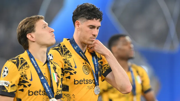 /images/3/1/s/31st-may-2025-allianz-arena-munich-germany-champions-league-final-football-paris-saint-germain-versus-inter-milan-nicolo-barella-of-inter-milan-and-alessandro-bastoni-of-psg-shows-his-disappointment-actionplus12796914-allshotlivejpg_1755423567942.jpg