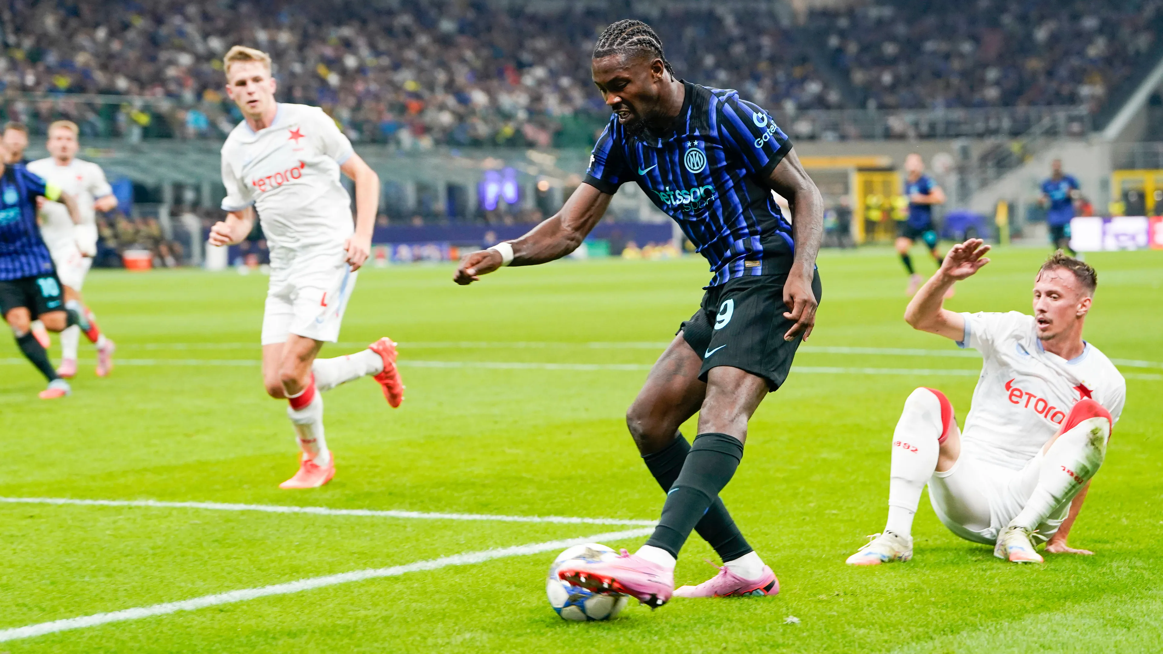 Inter-Slavia Praga, infortunio Thuram: le sue condizioni