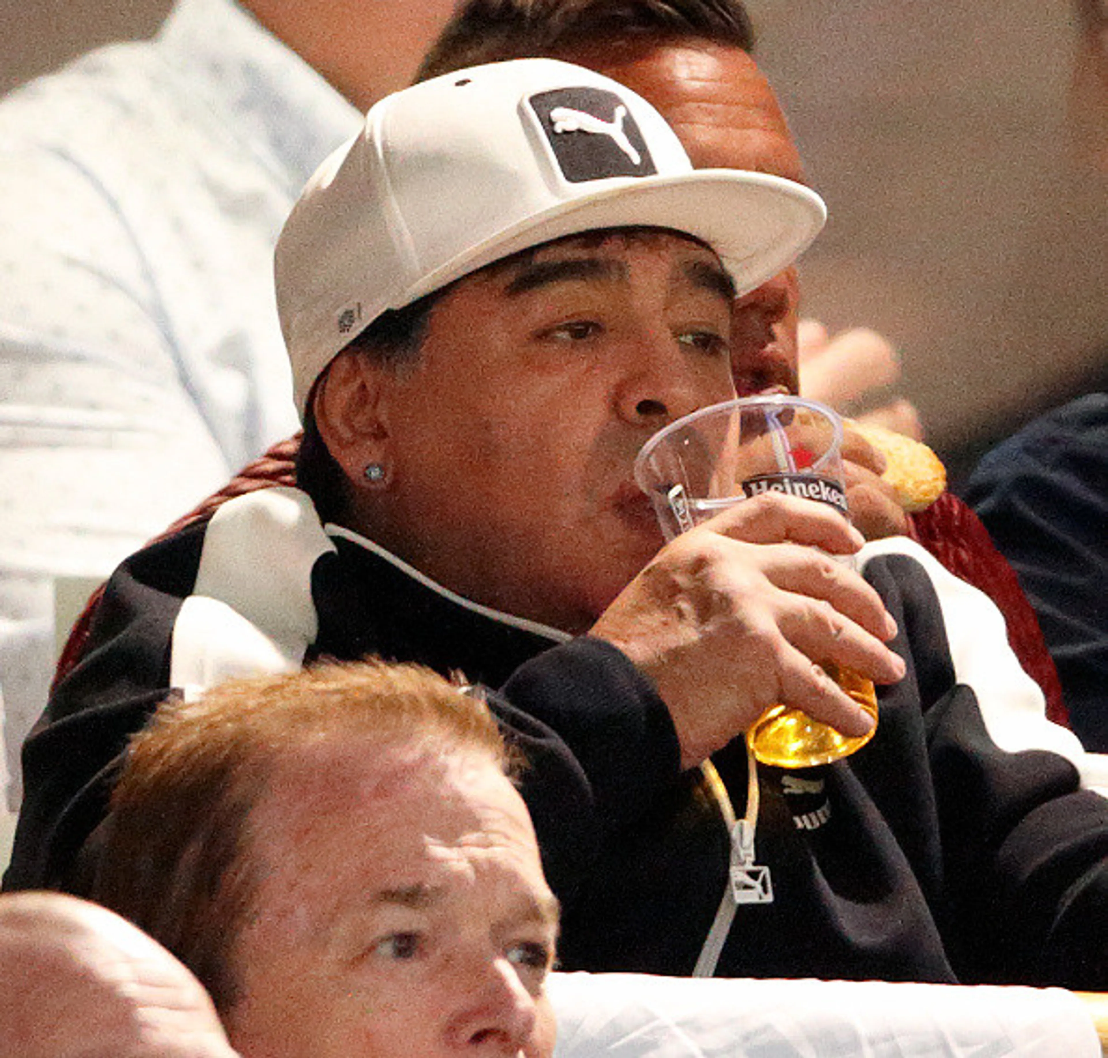 Copertina di Il video di Maradona ubriaco al volante è già leggenda