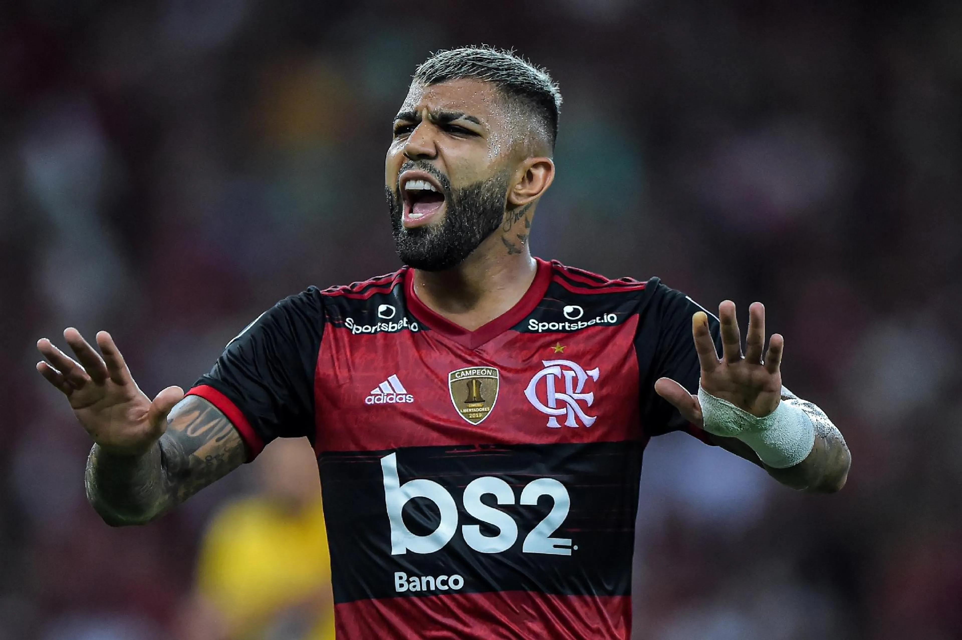 Copertina di Gabigol, quarantena tra festini, musica, grigliate e..lamentele dei vicini