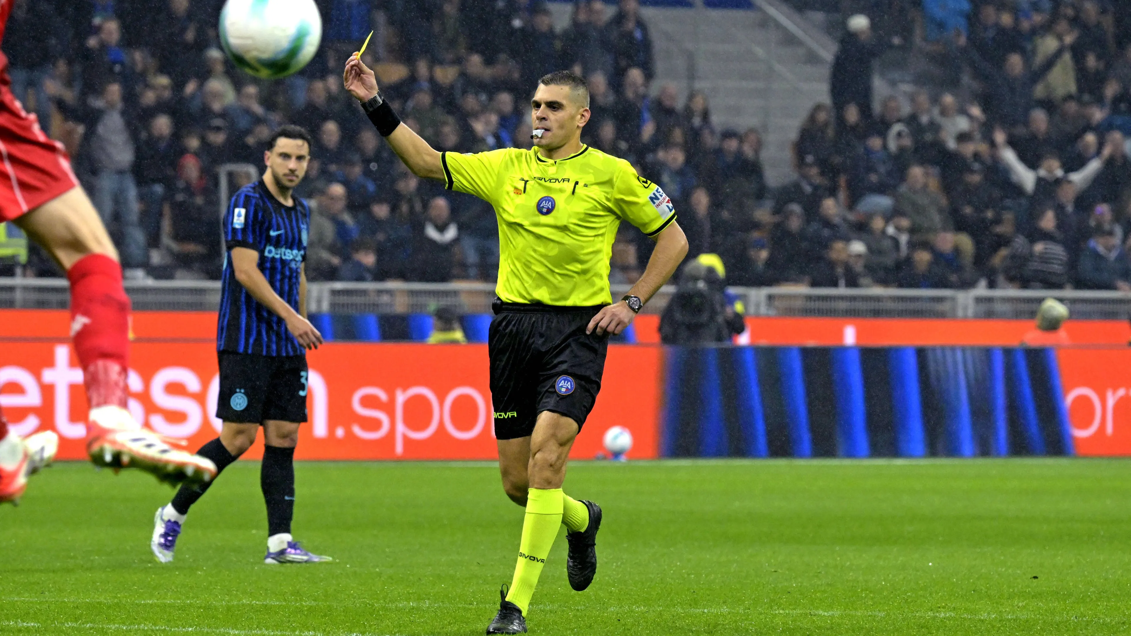 Inter-Fiorentina, Sozza nella bufera per l'episodio da rigore. Cesari: "Follia!"