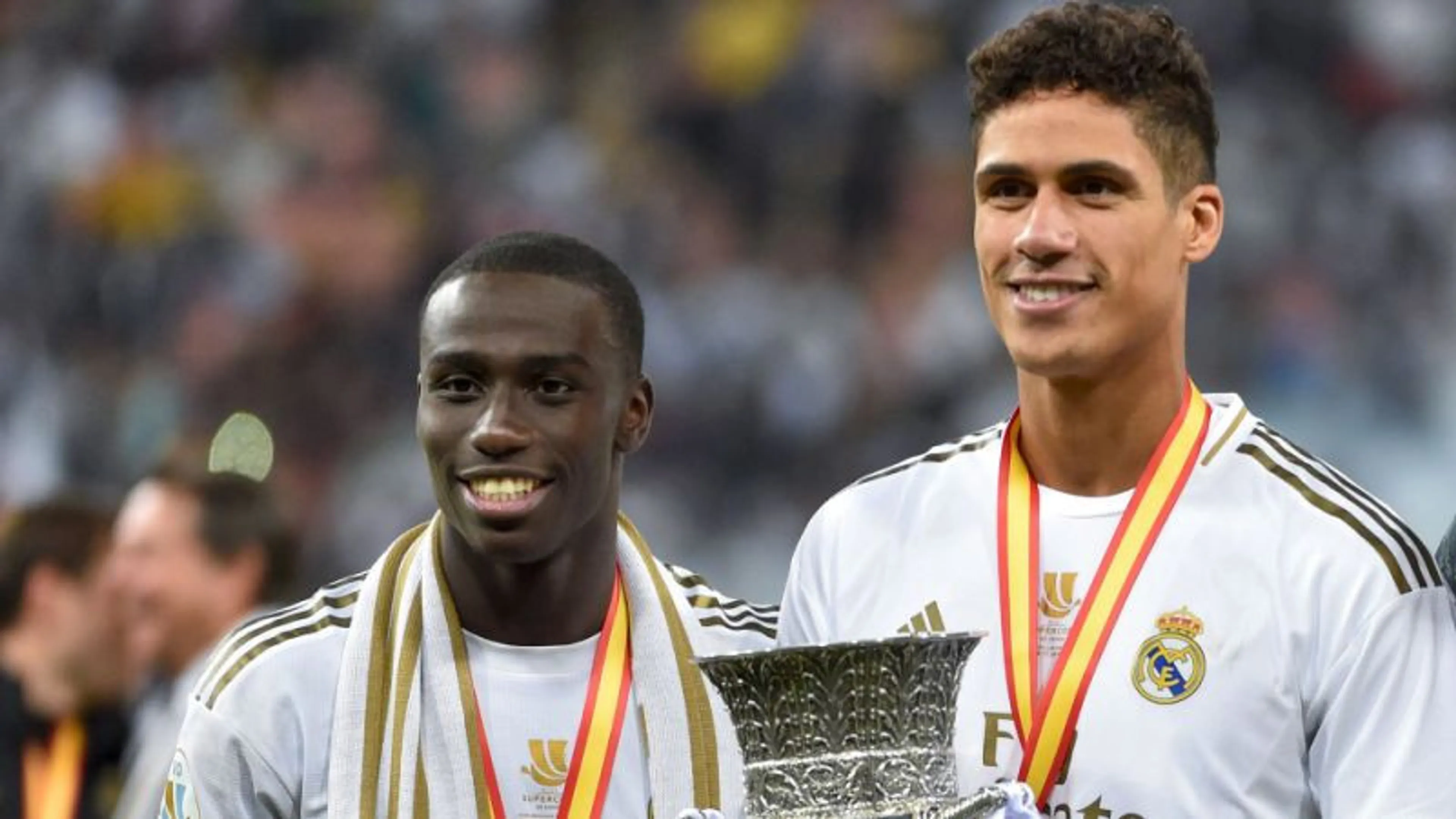 Copertina di Varane svela cos’ha regalato a Mendy per Natale: un mattone