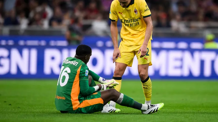 /images/a/c/-/ac-milan-v-bologna-fc-serie-a-mike-maignan-of-ac-milan-suffers-an-injury-during-the-serie-a-football-match-between-ac-milan-and-bologna-fc-milan-italy-copyright-xnicolxcampoxjpg_1757916321831.jpg
