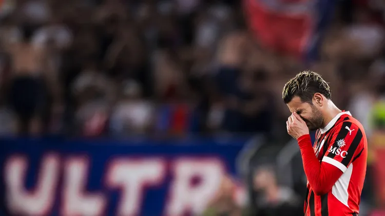 /images/a/c/-/ac-milan-v-bologna-fc-serie-a-theo-hernandez-of-ac-milan-looks-dejected-during-the-coppa-italia-final-football-match-between-ac-milan-and-bologna-fc-rome-italy-copyright-xnicoloxcampoxjpg_1750241076906.jpg