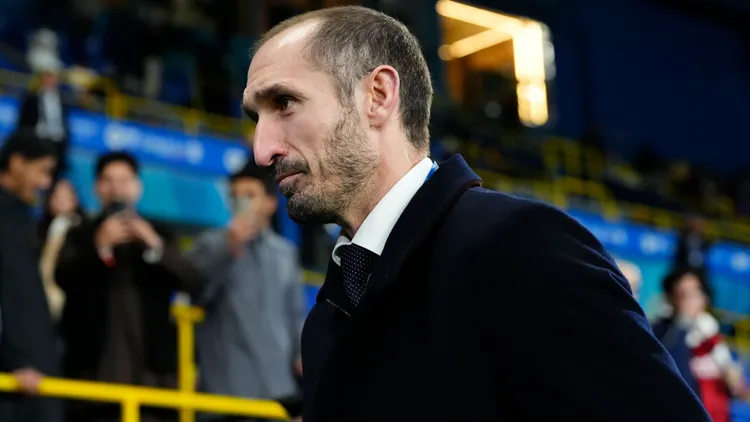 /images/a/c/-/ac-milan-v-juventus-italian-super-cup-giorgio-chiellini-juventus-former-player-prior-the-ea-sports-fc-supercup-24-25-semifinal-match-between-ac-milan-and-juventus-at-kingdom-arena-on-january-3-2025-in-riyadh-saudi-arabia-riyadh-saudi-arabia-copyright-xjosexbretonx-originalfilenamebretonhernandez-acmilanv250103np0upjpgjpg_1750317672909.jpg