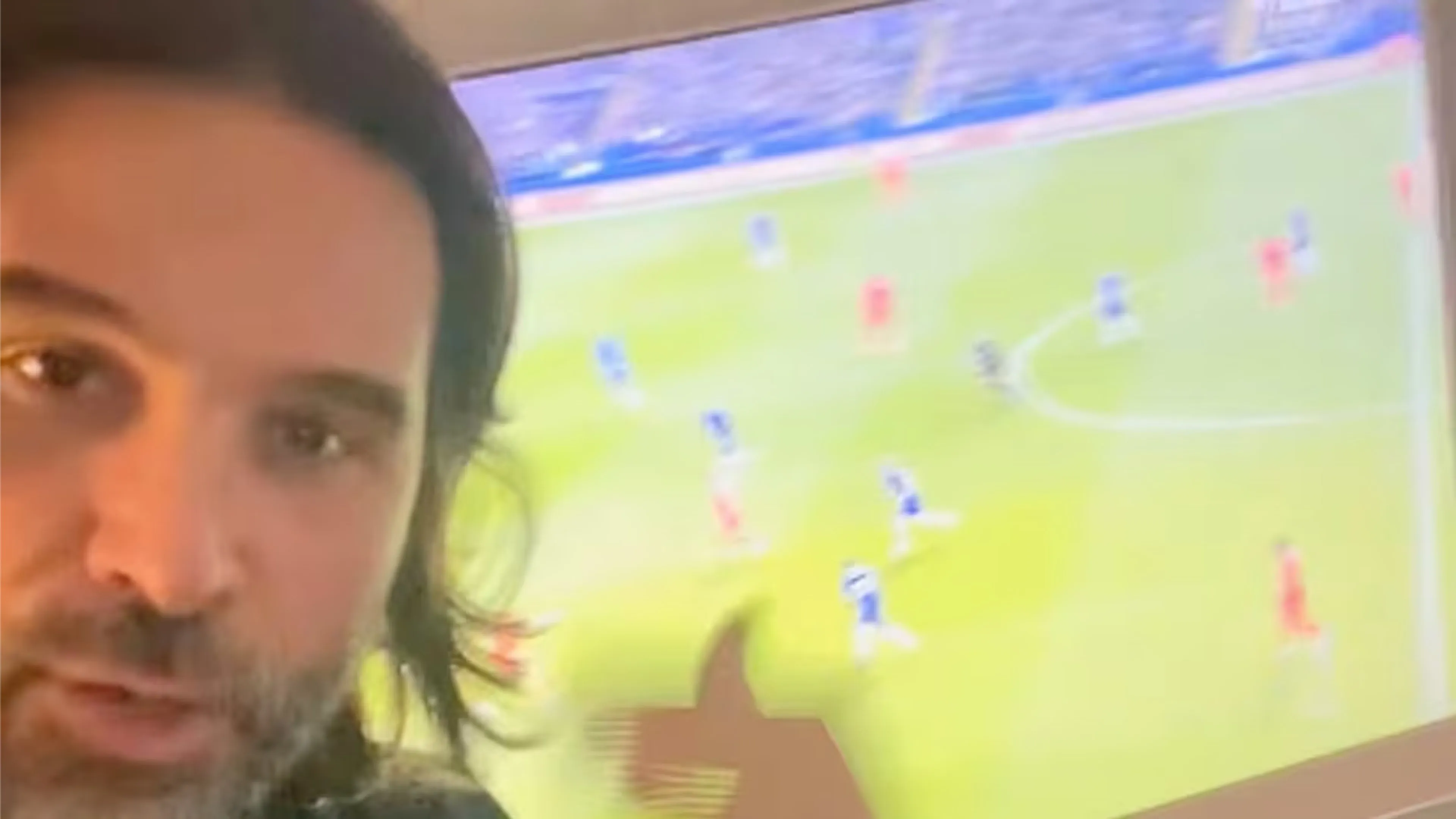 Copertina di Adani risponde al telecronista Sky durante la partita del Brighton: ha un messaggio per De Zerbi