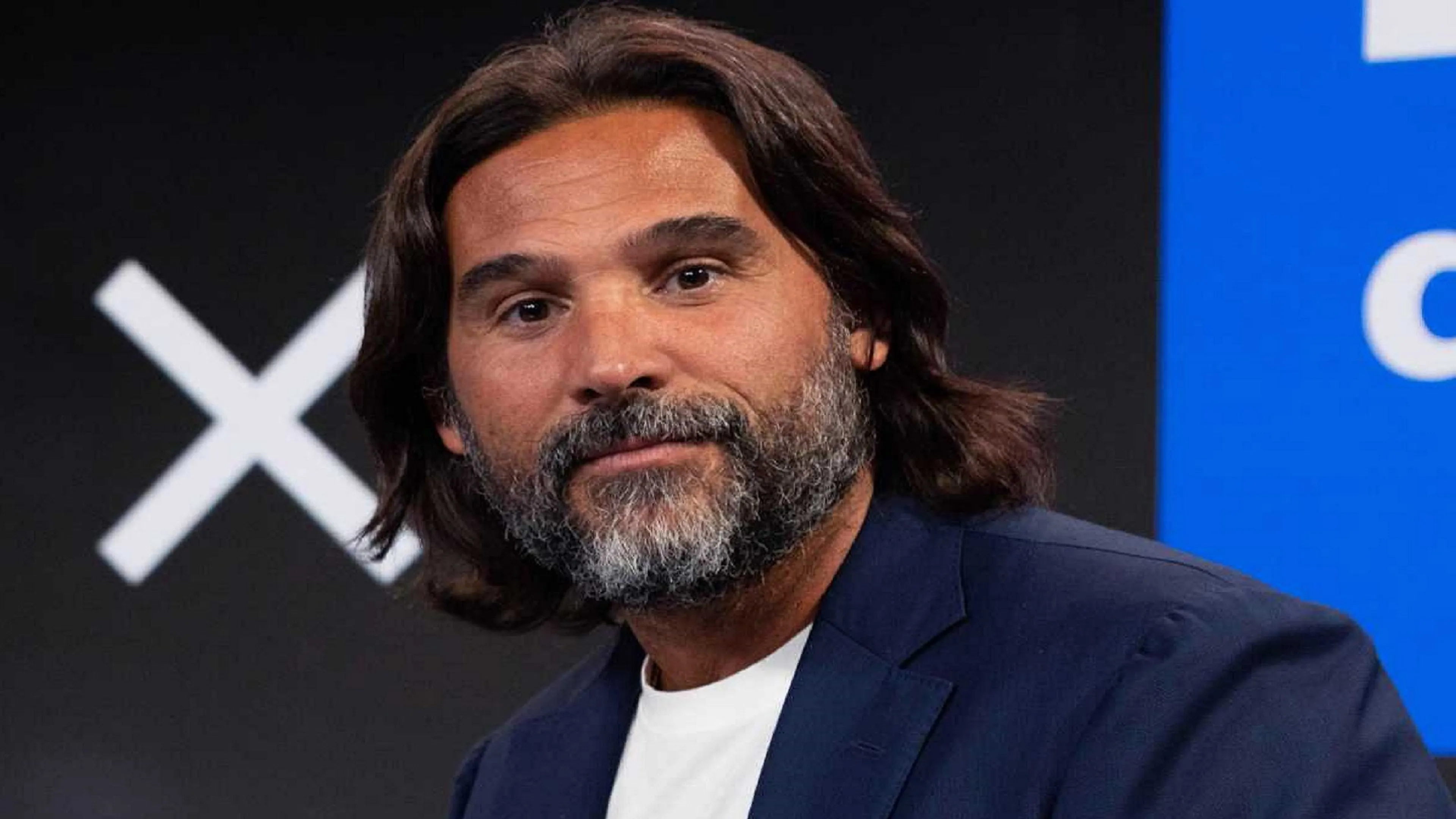 Copertina di “Un UFO ha spaventato il Napoli”, la metafora di Adani