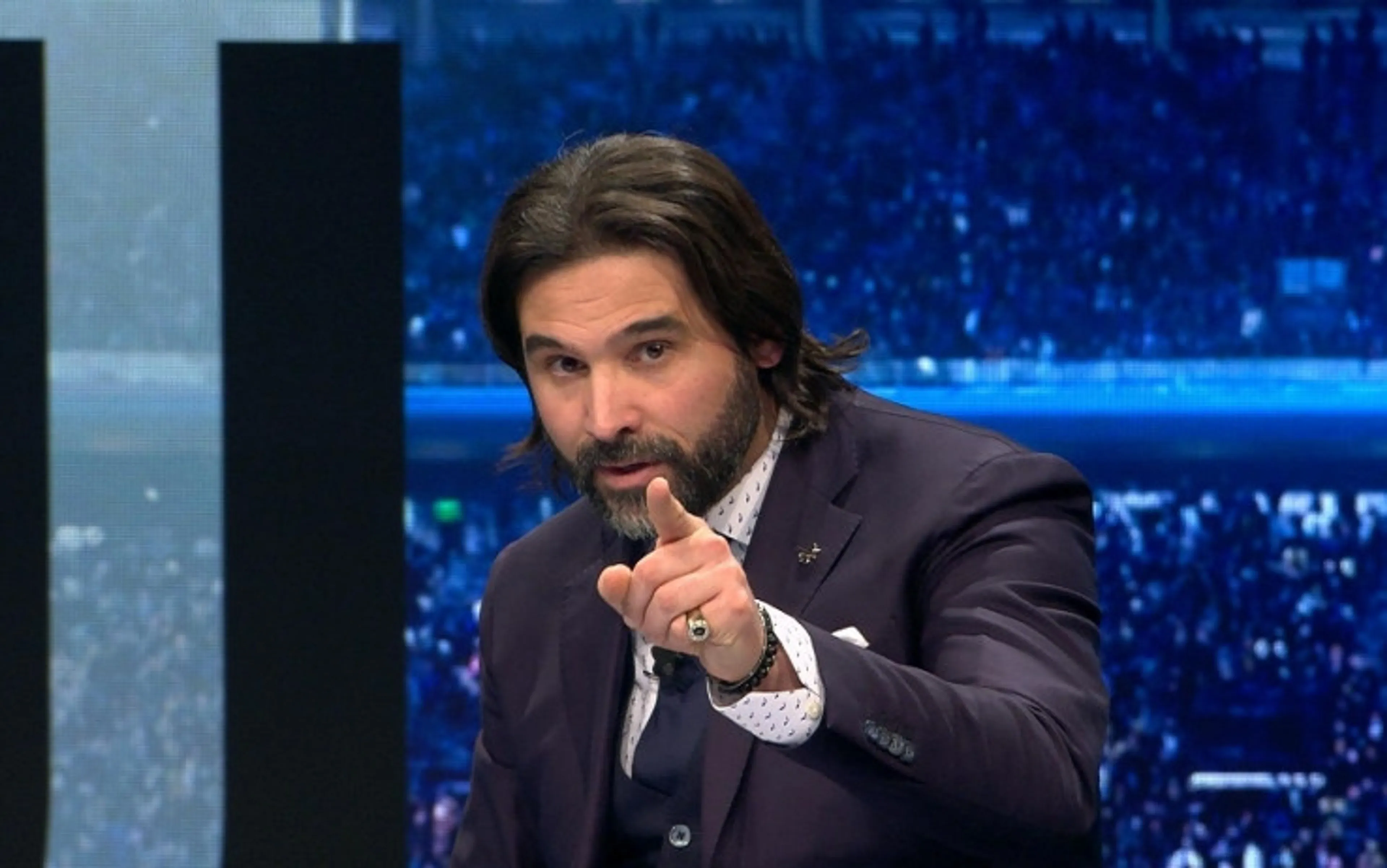 Copertina di Adani ancora contro Allegri: “Sarri e Pirlo sarebbero già stati esonerati. Ha rovinato Arthur e de Ligt presto andrà via”