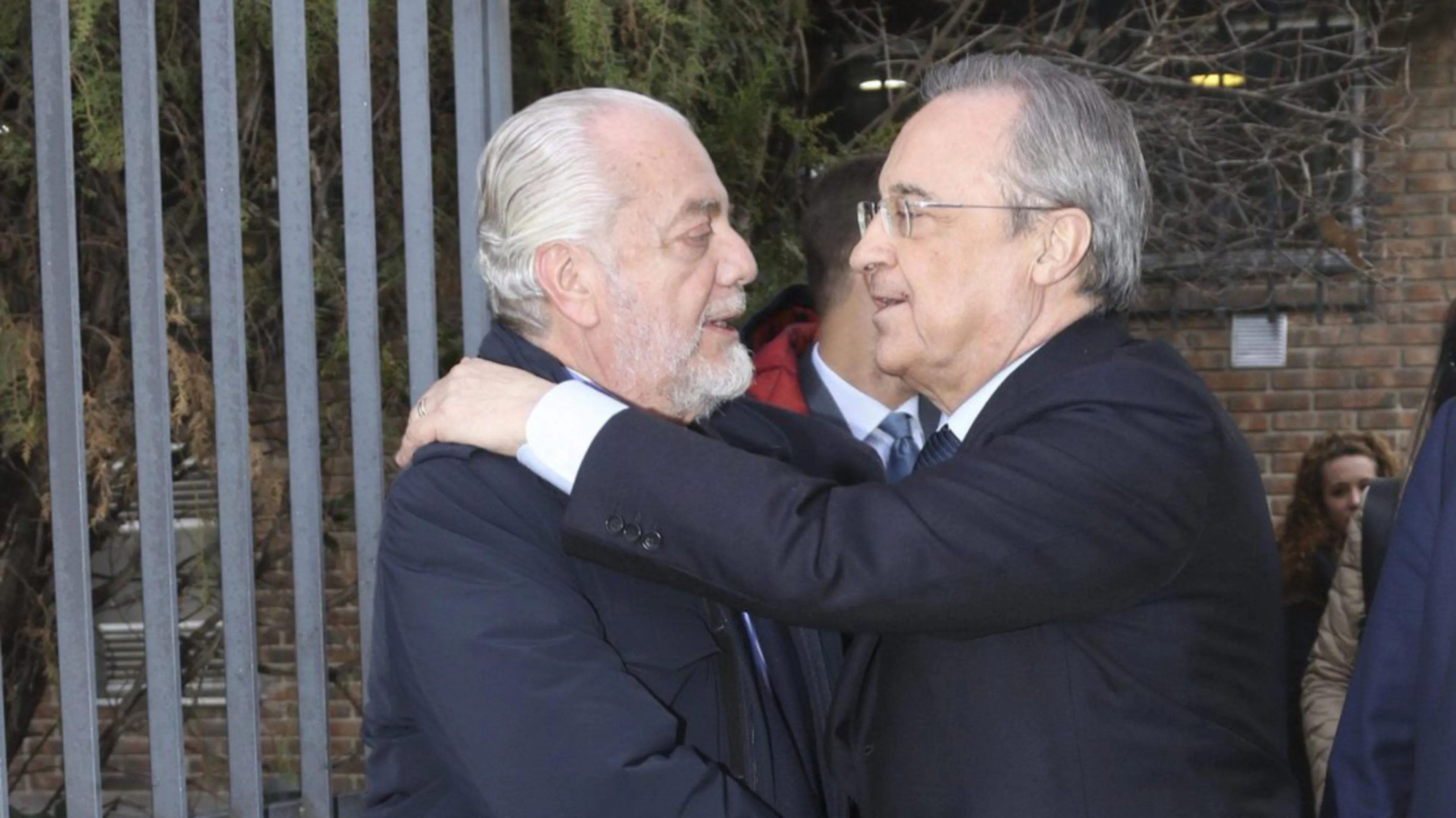 Copertina di La Superlega pronta a far una causa miliardaria all'UEFA: intanto ADL la elogia