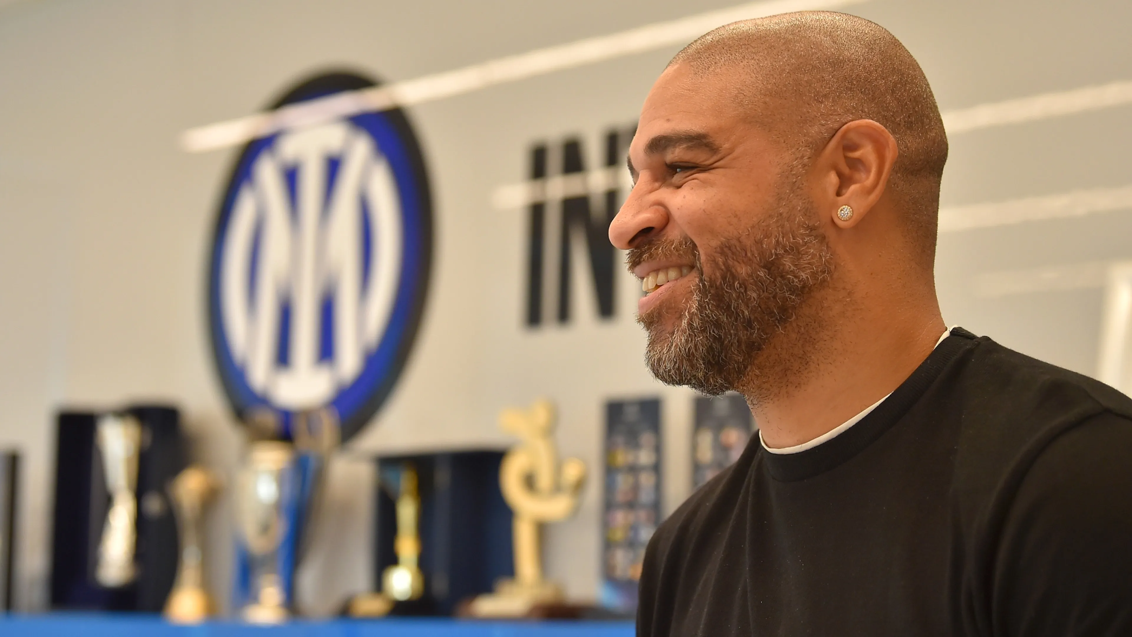 Adriano sei tu? L'ex Roma e Inter è irriconoscibile in campo (VIDEO)