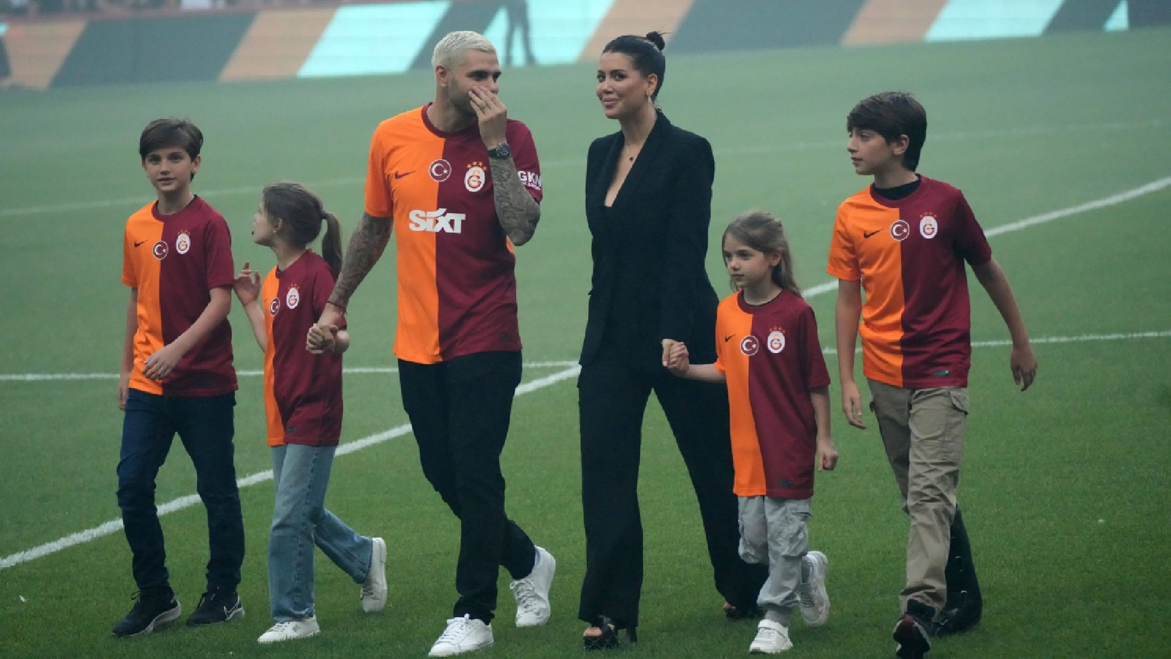 Battaglia per l'affidamento Icardi-Wanda, colpo di scena: un insospettabile si schiera con Mauro