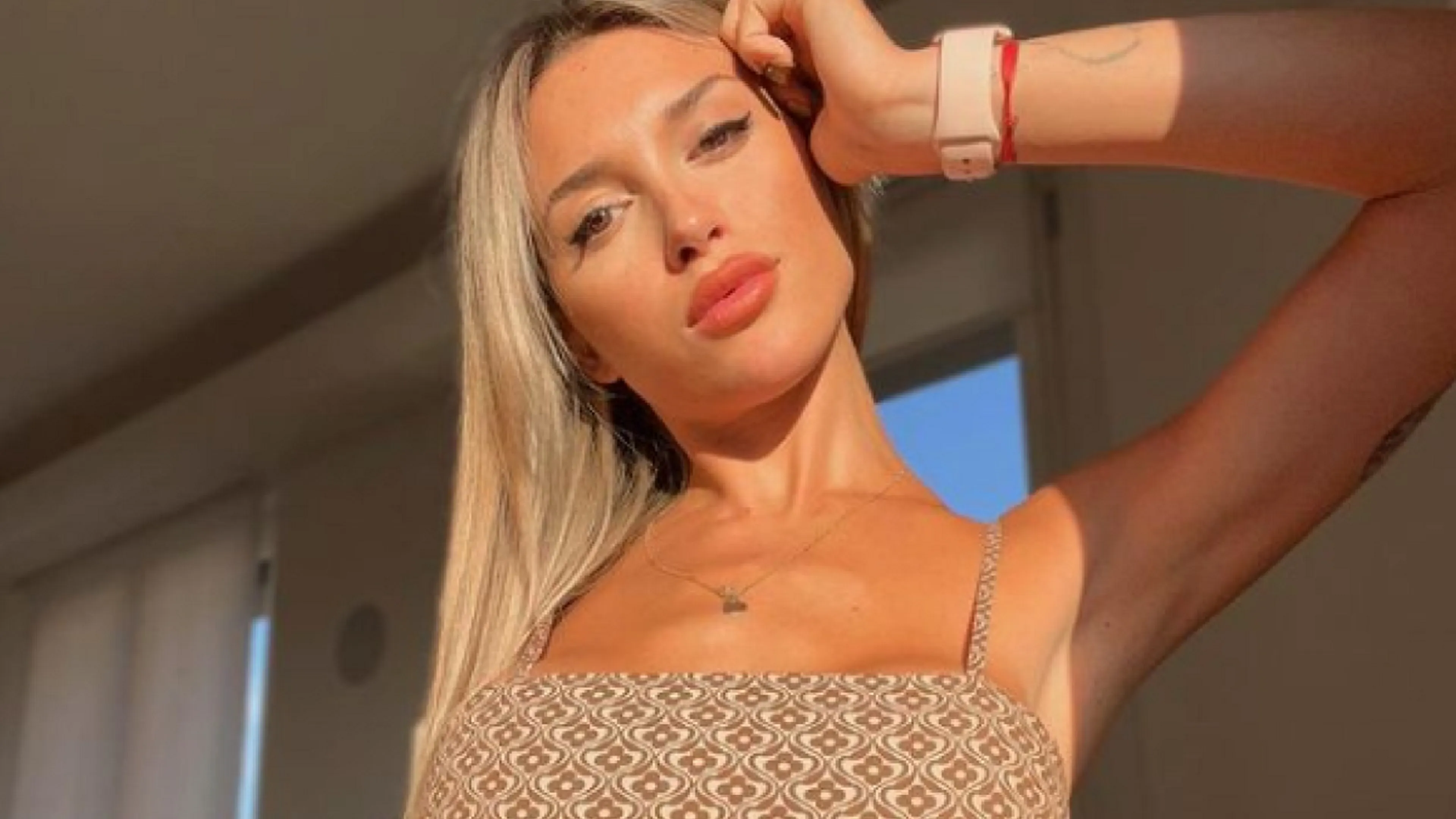 Copertina di Lady Lautaro non ce la fa più: "Sono esausta"