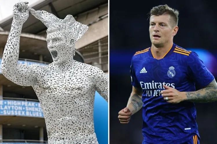 /images/a/g/u/aguero-kroos.jpg