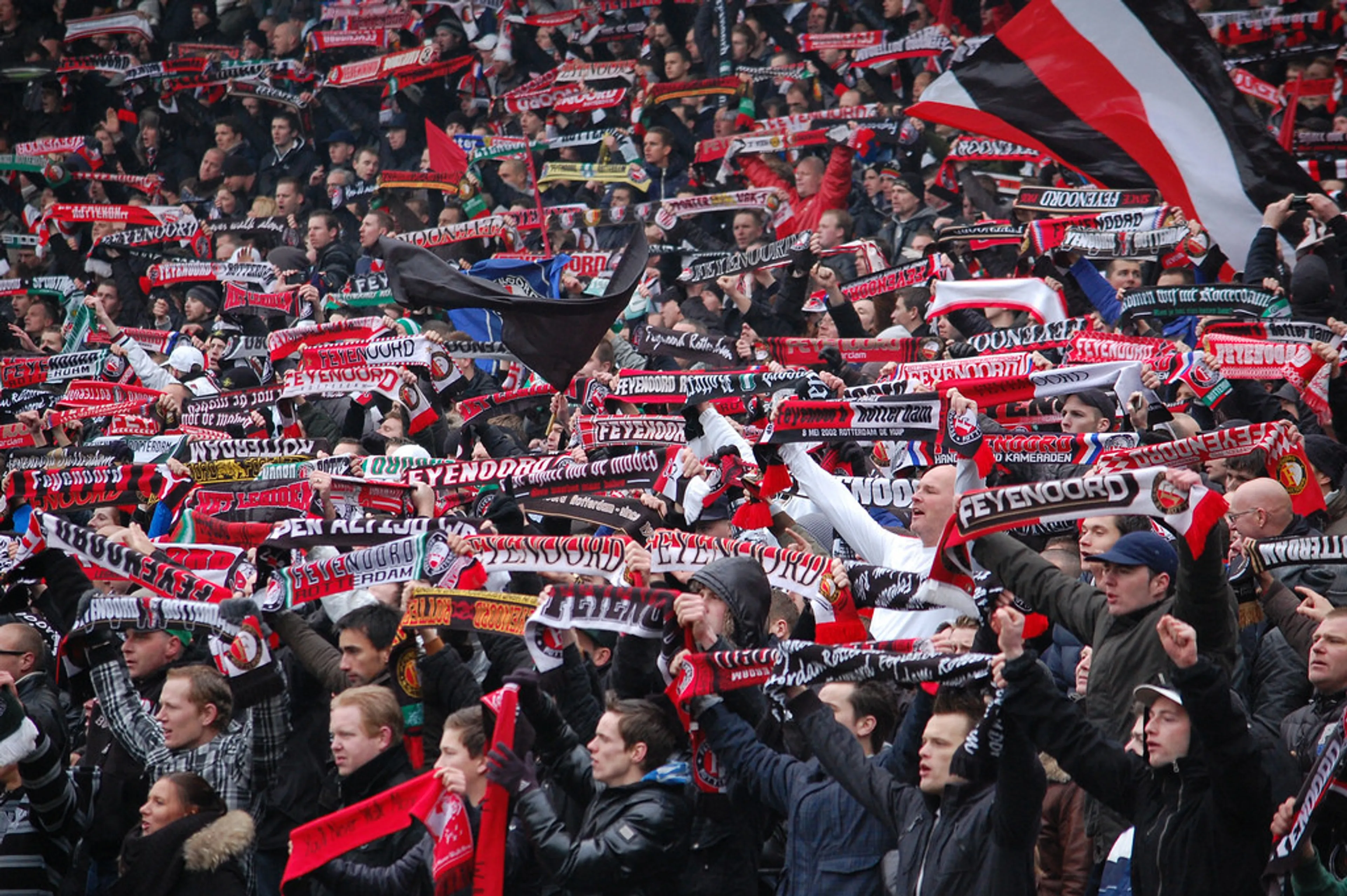 Copertina di Tifoso olandese fa partorire la moglie in Belgio per chiamare il figlio Feyenoord