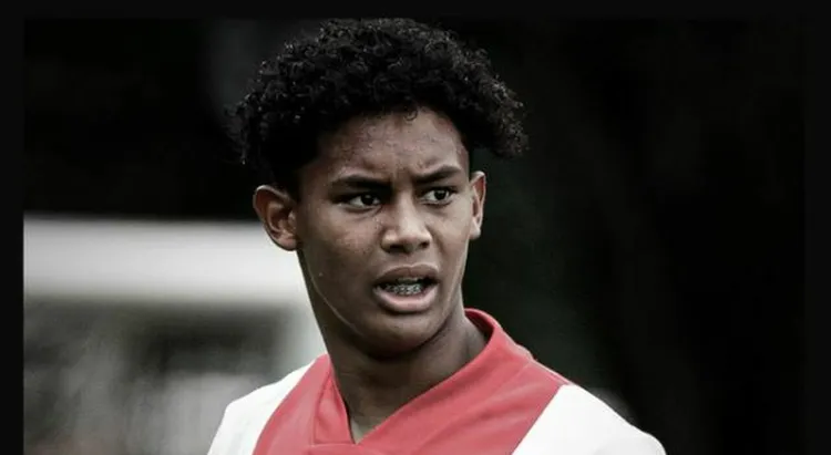 /images/a/j/a/ajax-in-lutto-noah-gesser.jpg