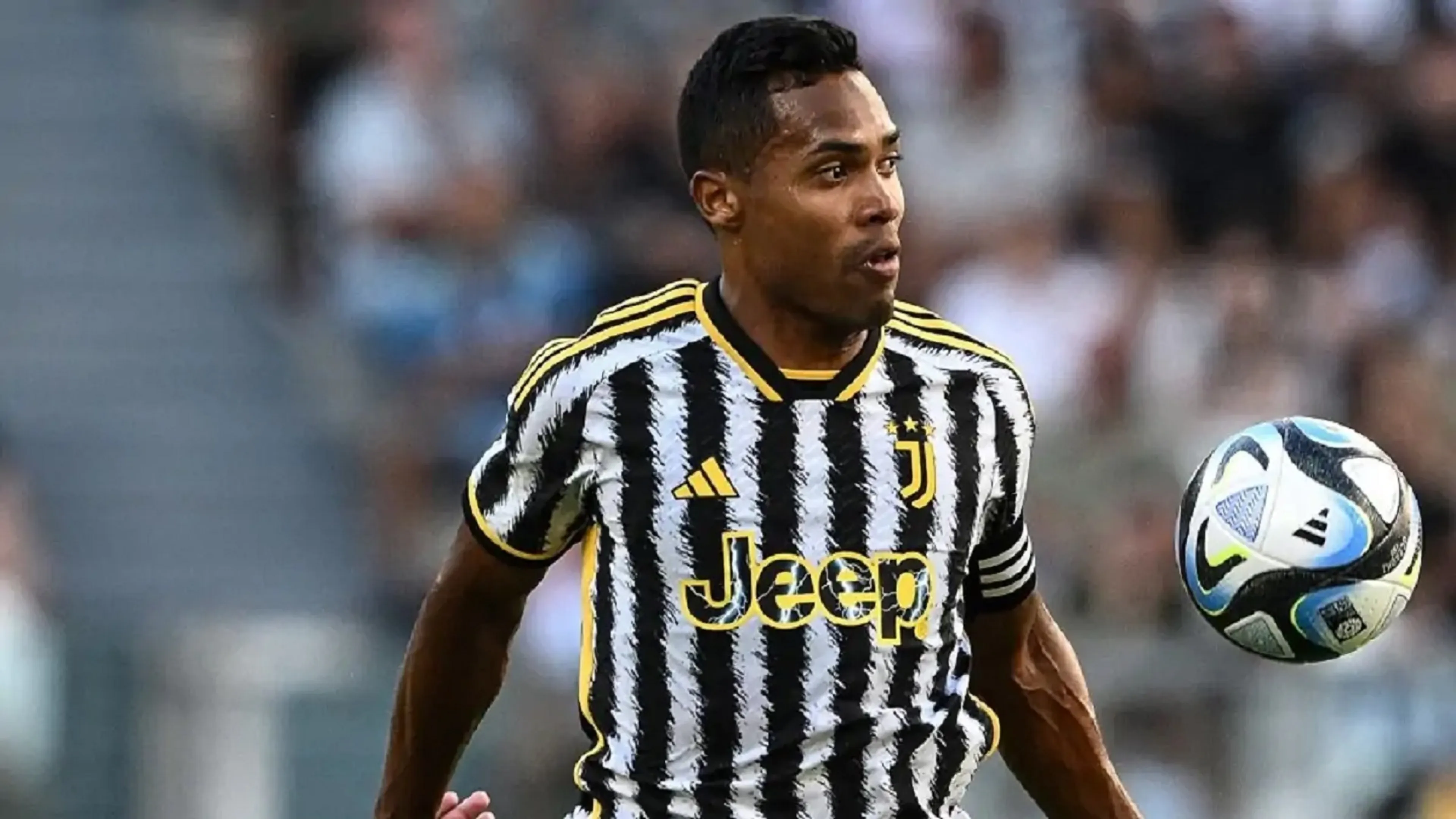 Pesante stop in casa Juve, Alex Sandro si fa male seriamente